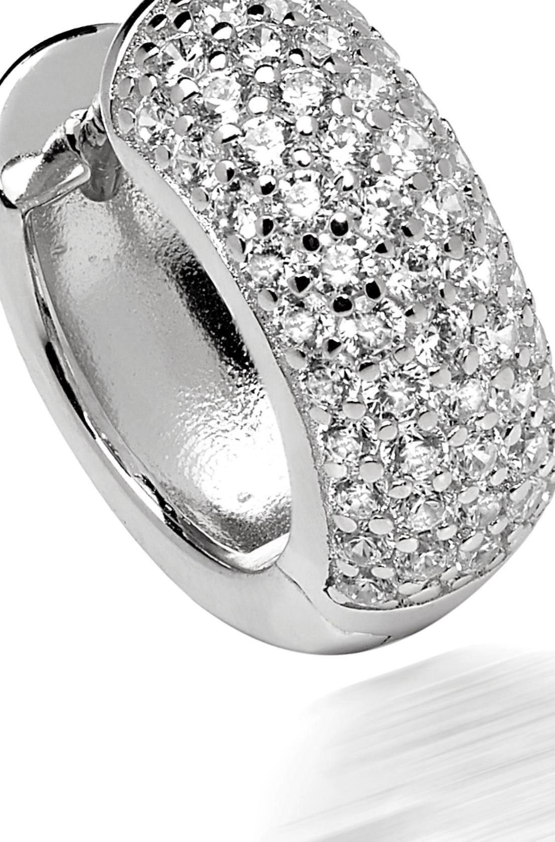 Orecchini Huggies Mini Hoop in argento sterling con microincastonatura di zirconi da 1,75 carati In condizioni Nuovo in vendita a London, GB