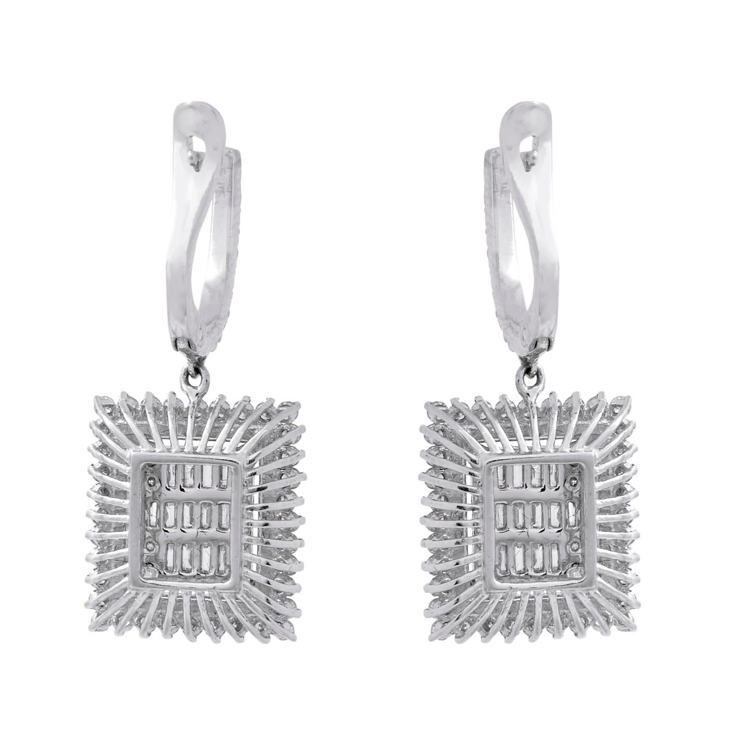 Modern 1.75 Carat Diamond Geometric Dangle Earrings 18 Karat White Gold Fine Jewelry For Sale