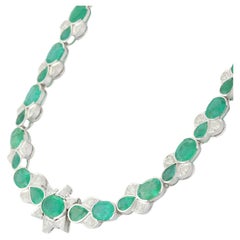 17,5 Karat Smaragd und Diamant-Charm-Halskette aus 18K Weißgold