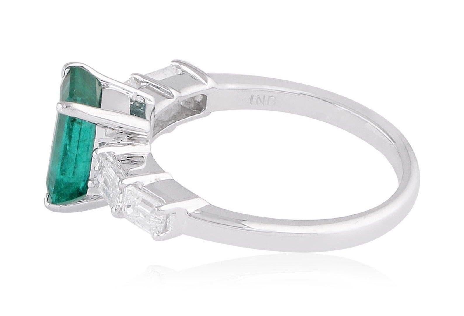 Im Angebot: 1,75 Karat Smaragd-Diamant-Ring aus 18 Karat Weißgold () 3