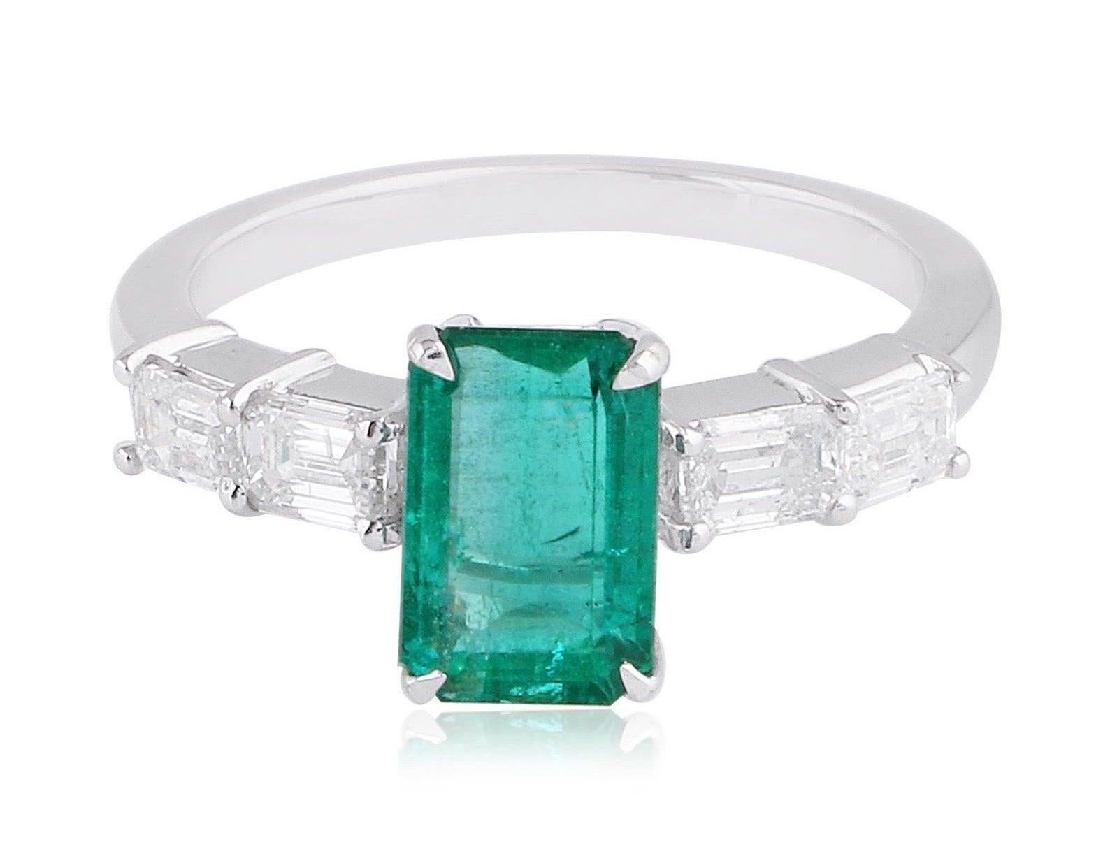For Sale:  1.75 Carat Emerald Diamond 18 Karat White Gold Ring 4