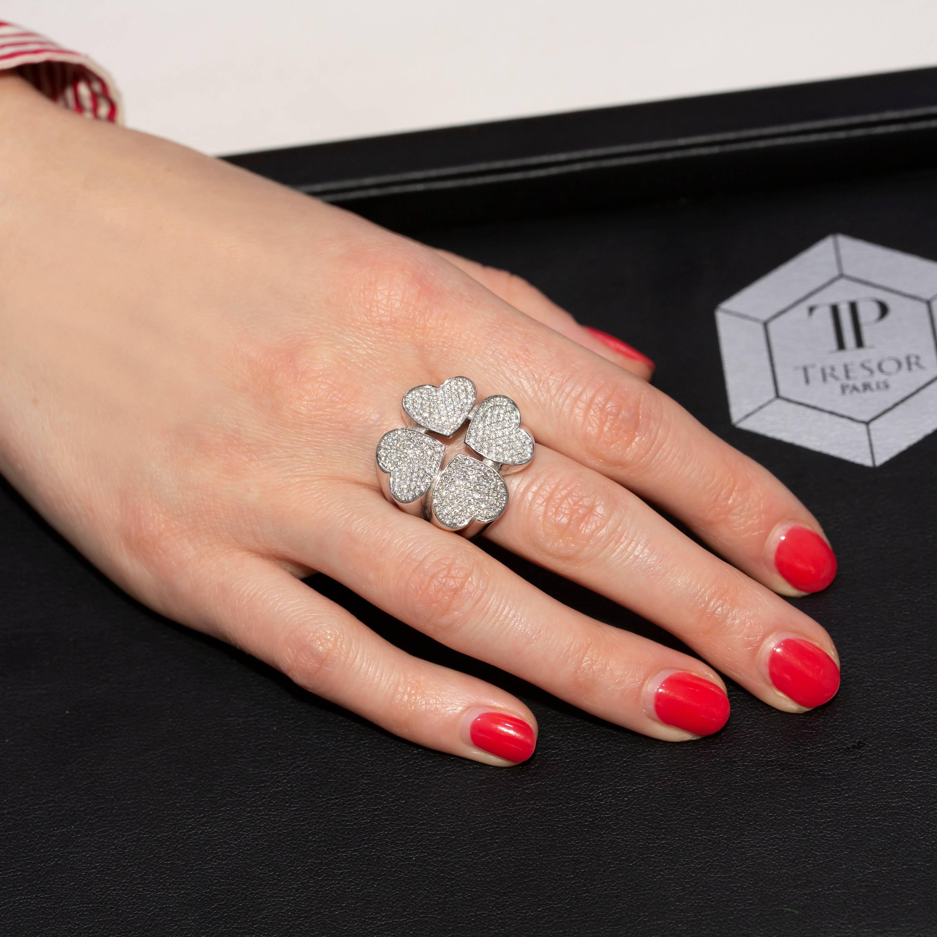 Women's 1.75 Carat Fancy 18 Karat White Gold Contemporary Modern Diamond Love Heart Ring For Sale