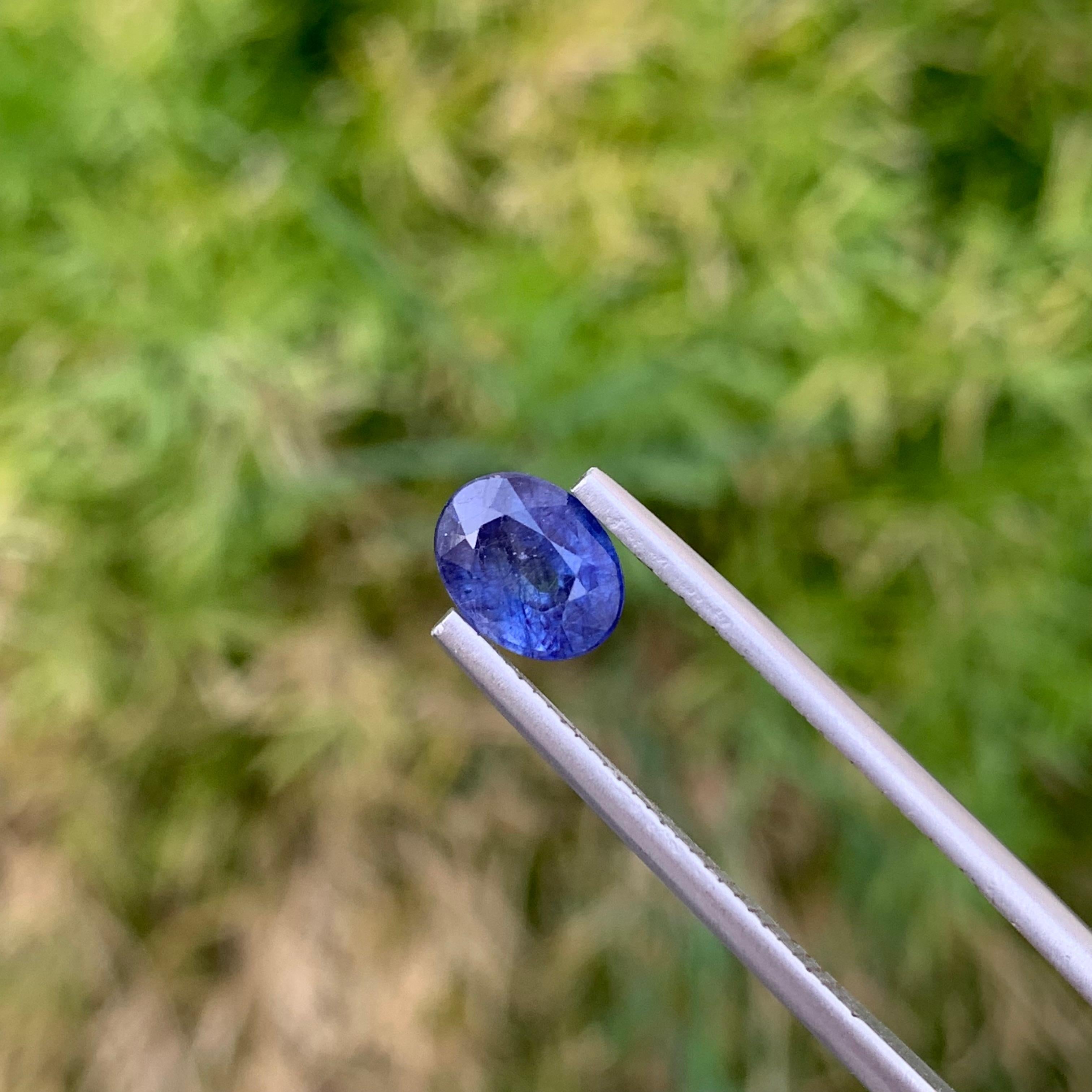 1,75 Karat Wunderschöner facettierter blauer Saphir Ovalform Edelstein für Verlobungsring für Damen oder Herren im Angebot
