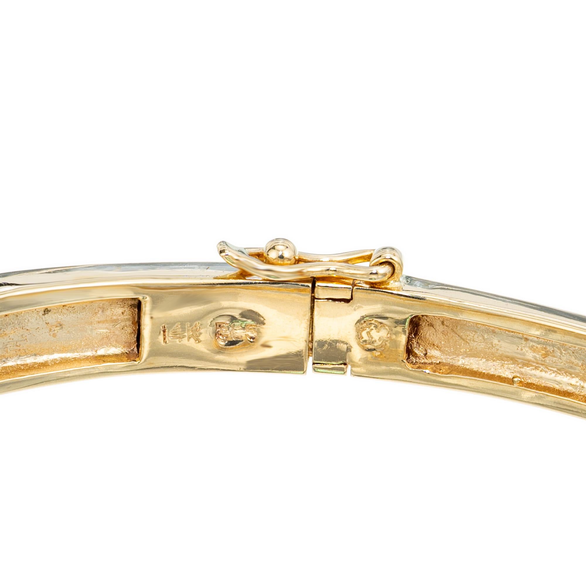 Bracelet jonc en or jaune à tourbillons avec saphirs taille marquise et diamants ronds de 1,75 carat en vente 1