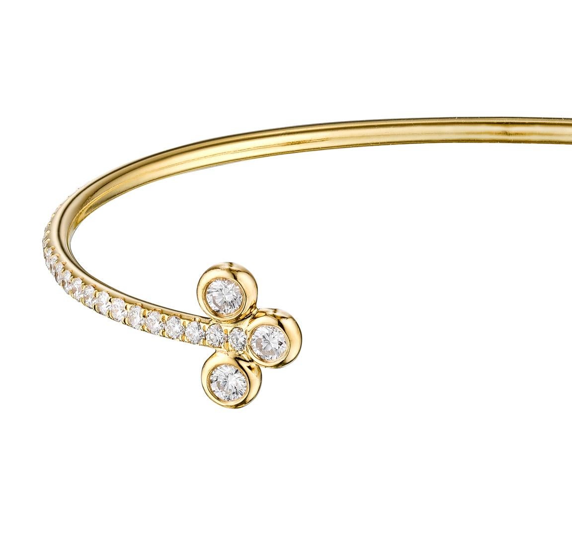 Taglio rotondo 1.75 Carat Micro-Pave Diamond Open Bangle Bracelet 18 Karat Yellow Gold in vendita