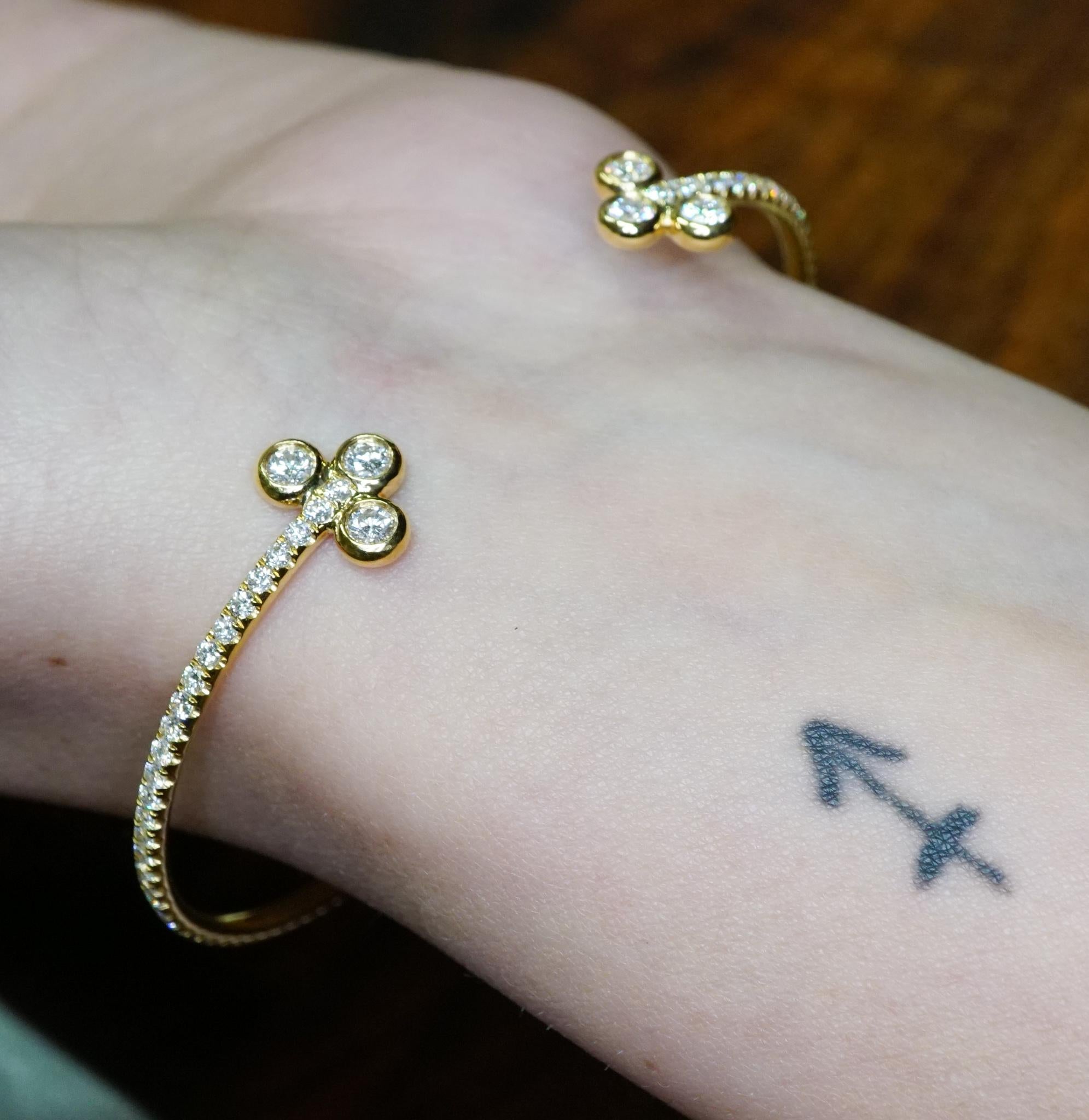 Donna 1.75 Carat Micro-Pave Diamond Open Bangle Bracelet 18 Karat Yellow Gold in vendita