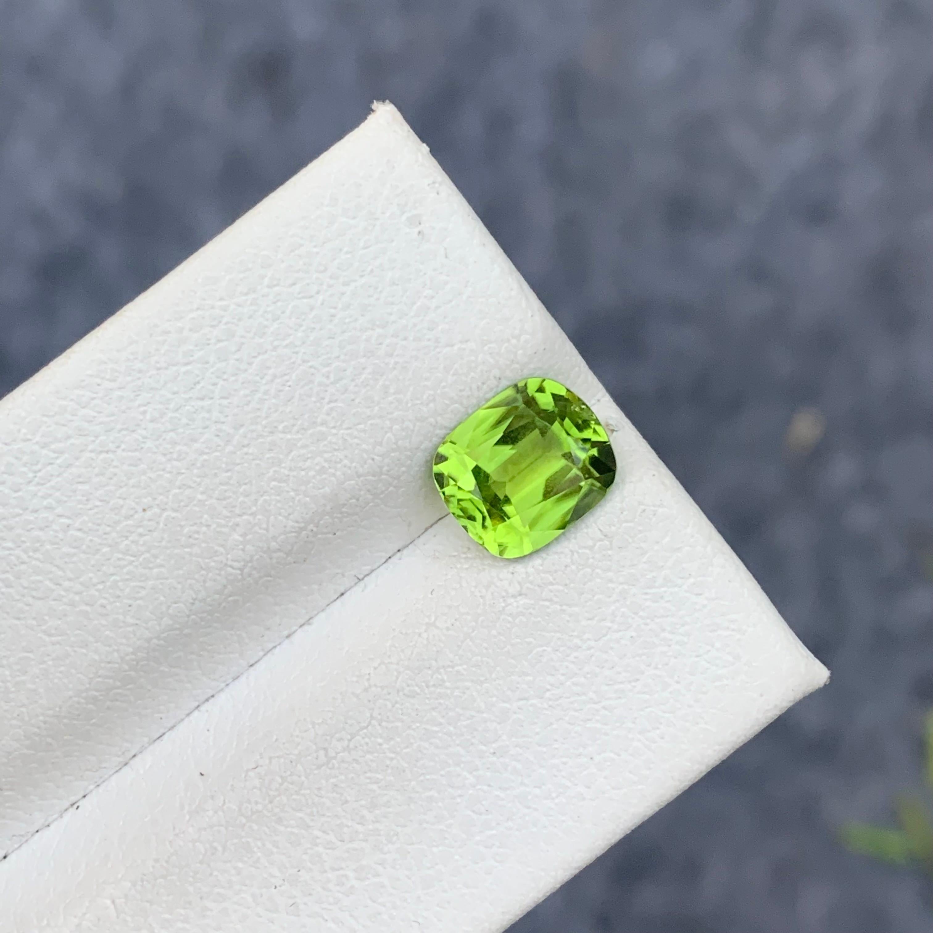 1.75 Carat Natural Loose Apple Green Peridot Cushion Shape from Suppat Valley In New Condition In Peshawar, PK