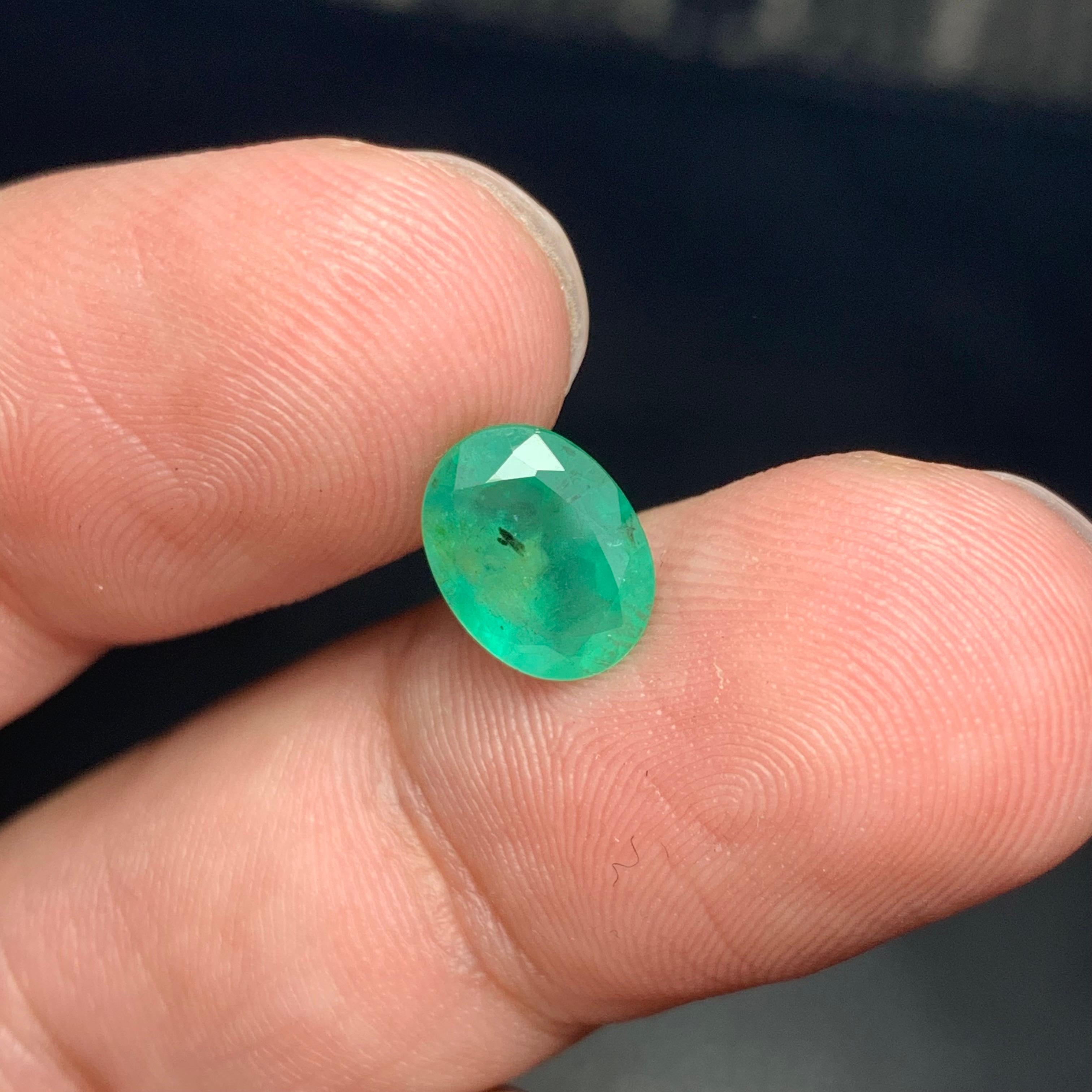 Lose Smaragd

Gewicht: 1,75 Karat
Abmessung: 9.2 x 6.9 x 4.3 Mm
Herkunft: Sambia 
Schliff: Oval 
Farbe: Grün
Behandlung: Nicht
Zertifikat: Auf Anfrage

Smaragde aus Sambia sind geschätzte Edelsteine, die für ihren leuchtend grünen Farbton und ihre