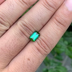 1.75 Karat Natürlicher loser grüner Turmalin Smaragd Form Edelstein