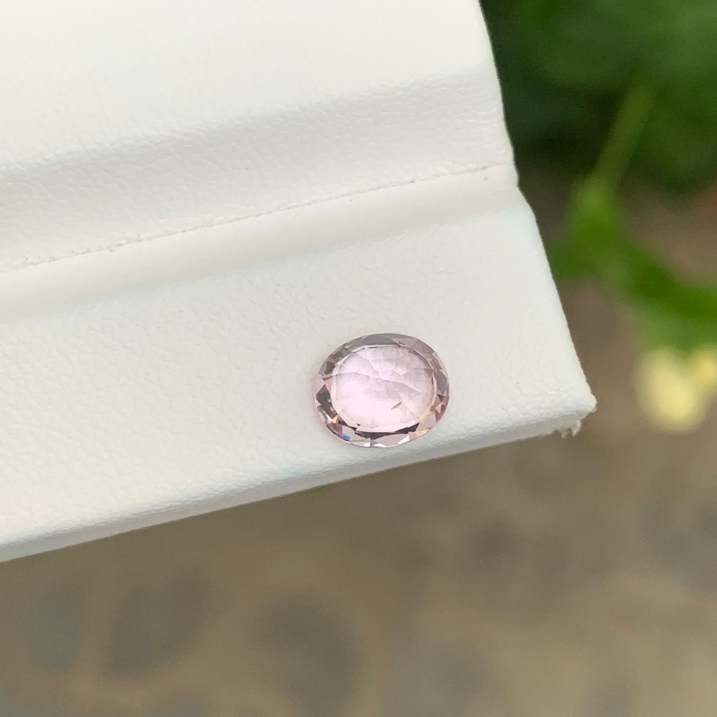 1.75 Carat Natural Loose Light Pink Spinel Oval Shape Gemstone In New Condition For Sale In Peshawar, PK