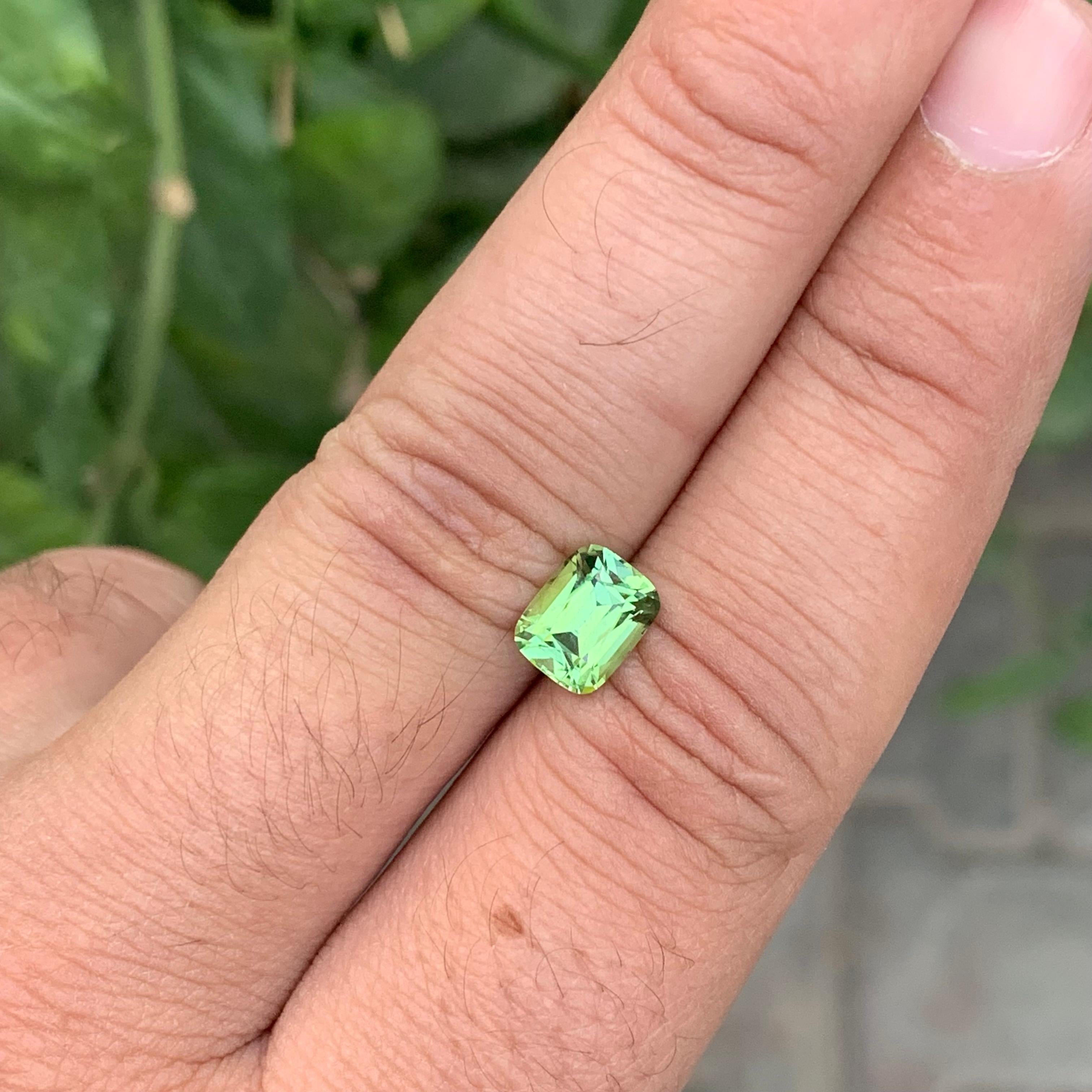 1.75 Carati di tormalina verde menta naturale sfusa a forma di cuscino in vendita 4