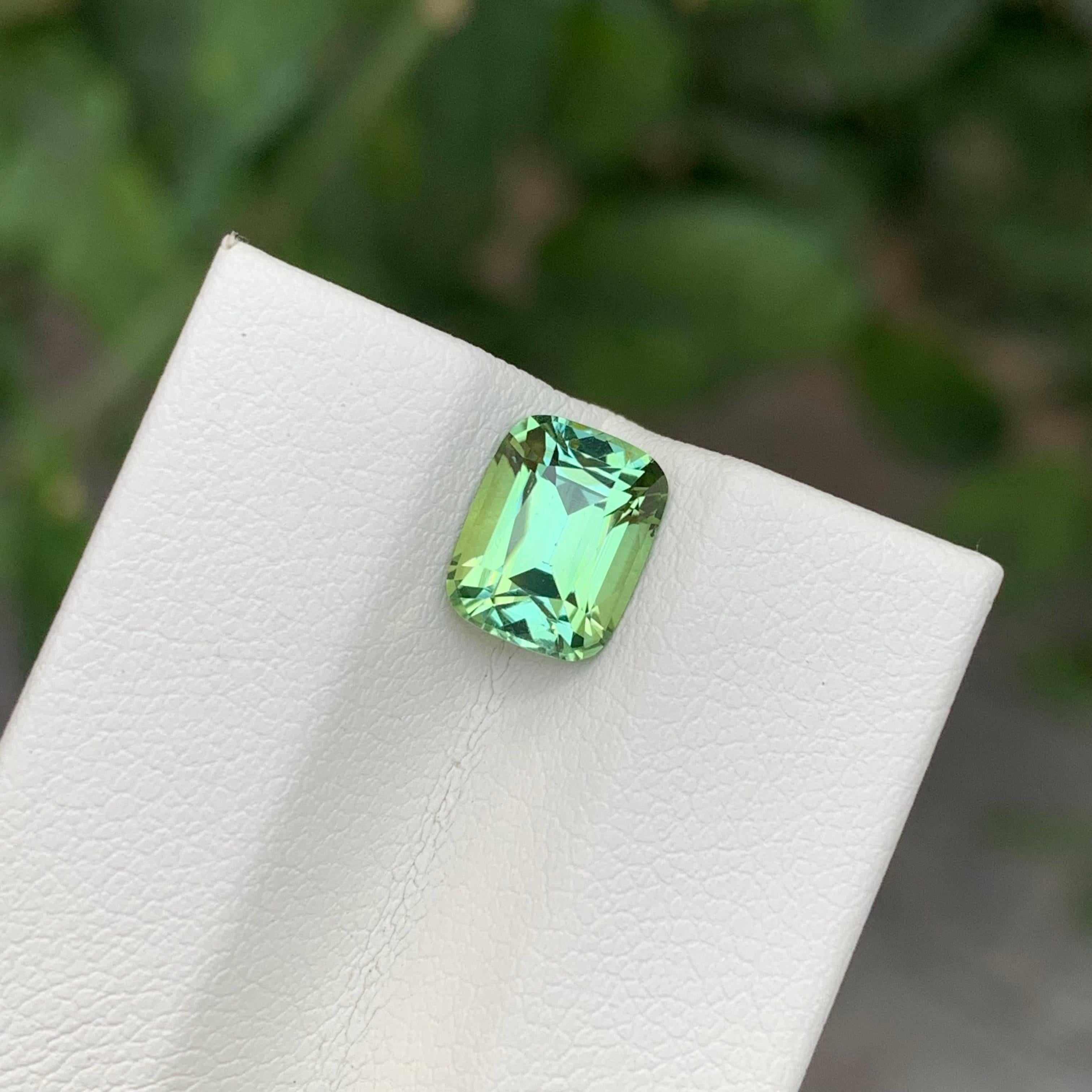 Arts and Crafts 1.75 Carati di tormalina verde menta naturale sfusa a forma di cuscino in vendita