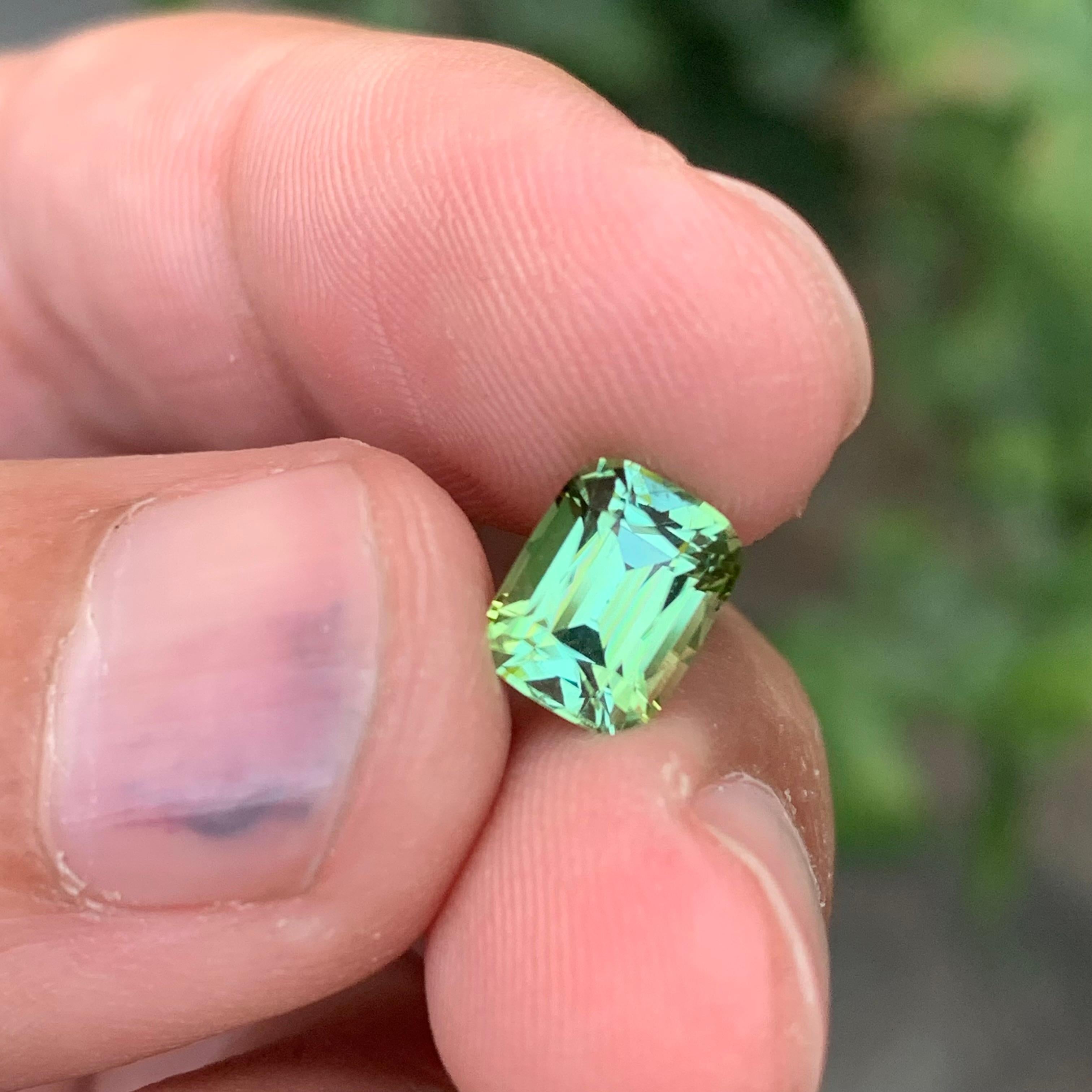 1.75 Carati di tormalina verde menta naturale sfusa a forma di cuscino in vendita 1