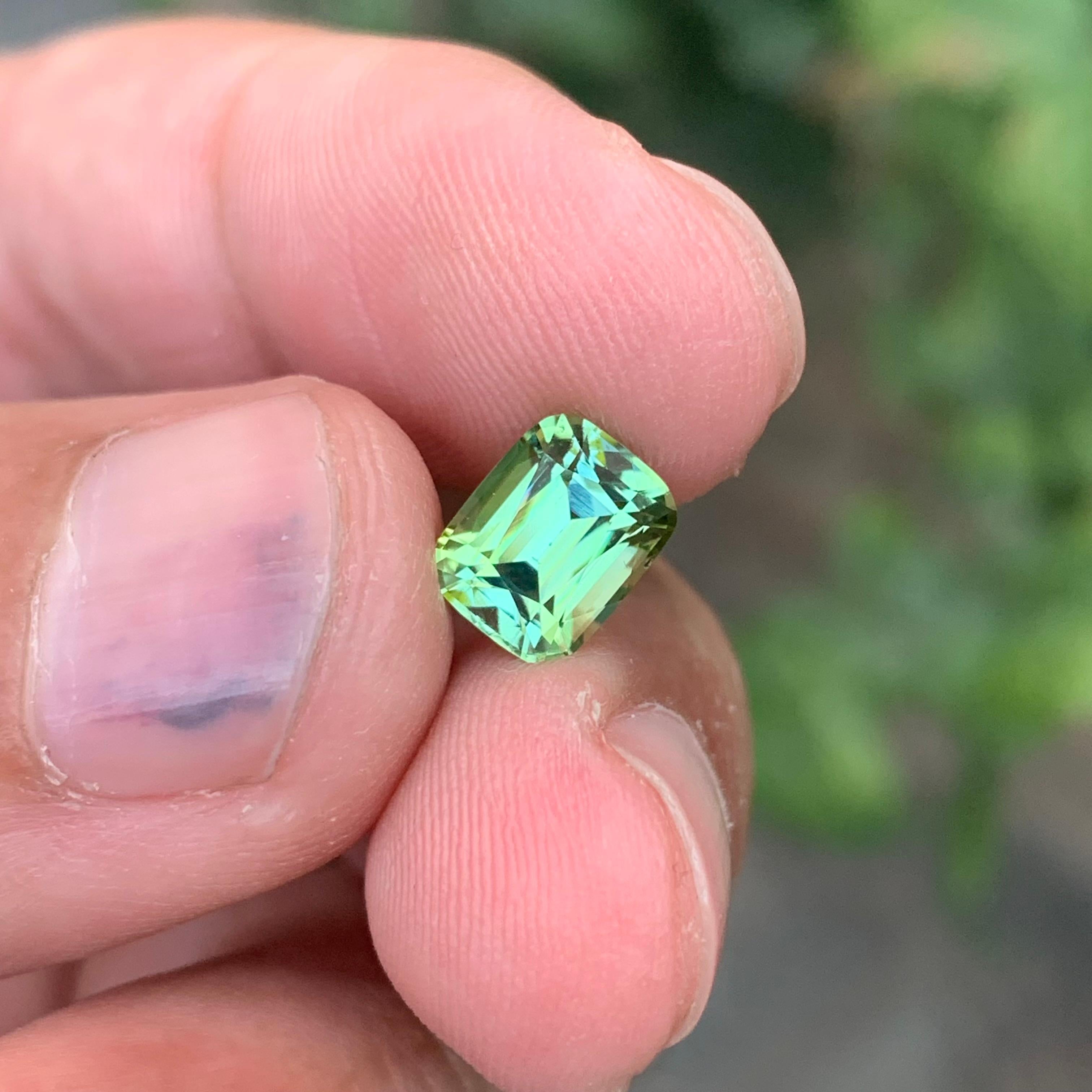 1.75 Carati di tormalina verde menta naturale sfusa a forma di cuscino in vendita 2