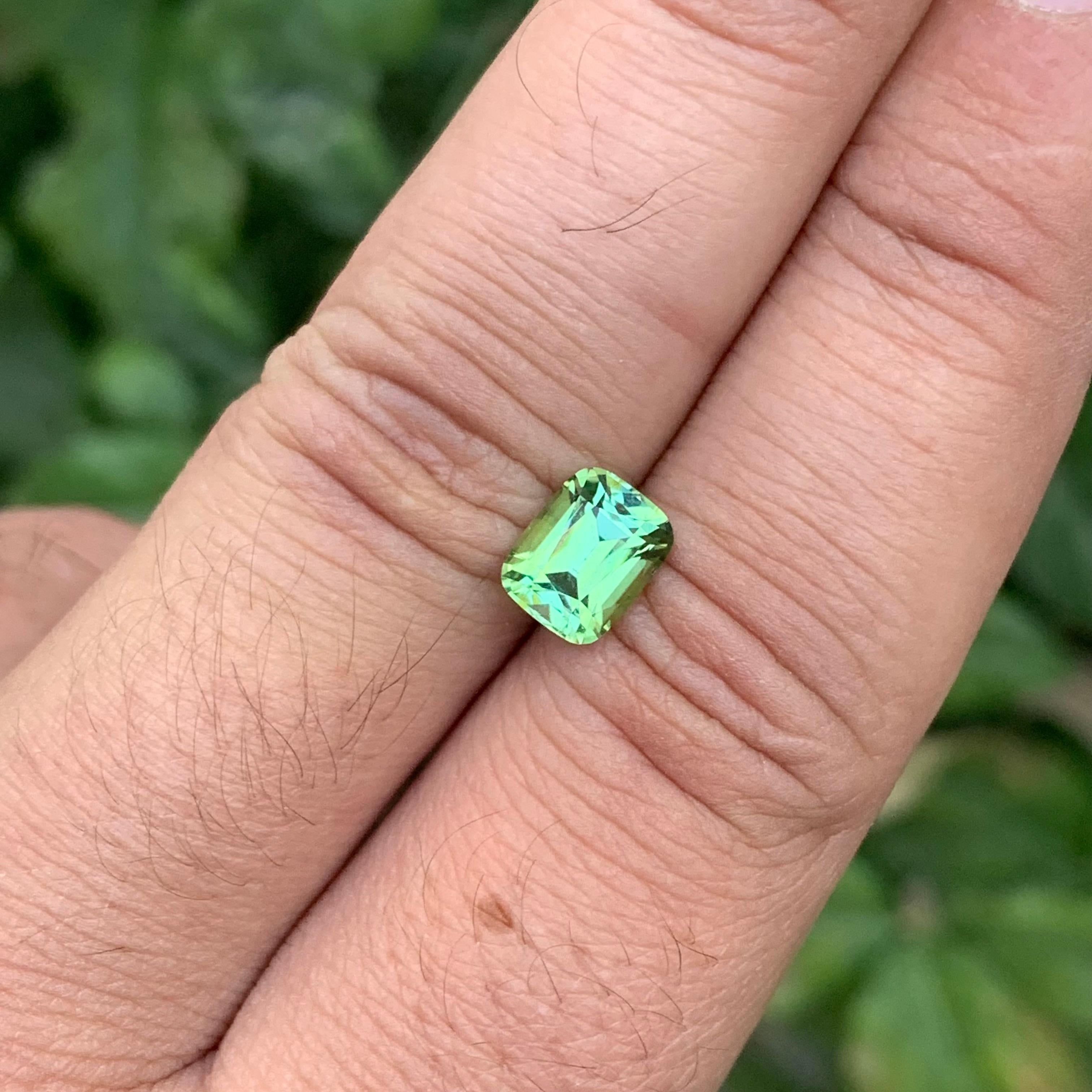 1.75 Carati di tormalina verde menta naturale sfusa a forma di cuscino in vendita 3