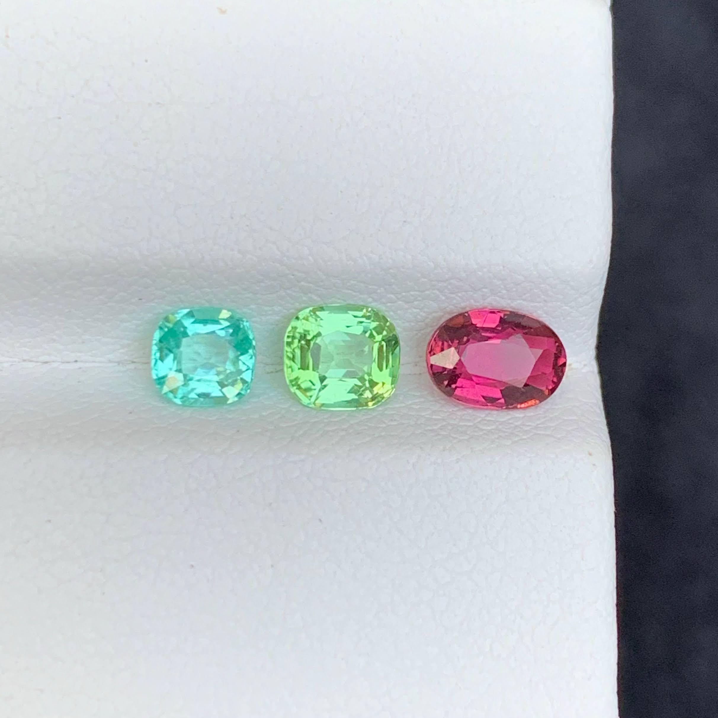 Gewicht 1,75 Karat 
Stück 3
Behandlung Keine 
Herkunft Afghanistan 
Klarheit VVS 
Form Schnitt Mix Schnitt 





Dieses wunderschöne 1,75-Karat-Los-Turmalin-Los aus Afghanistan besteht aus drei atemberaubenden Edelsteinen, von denen jeder seinen