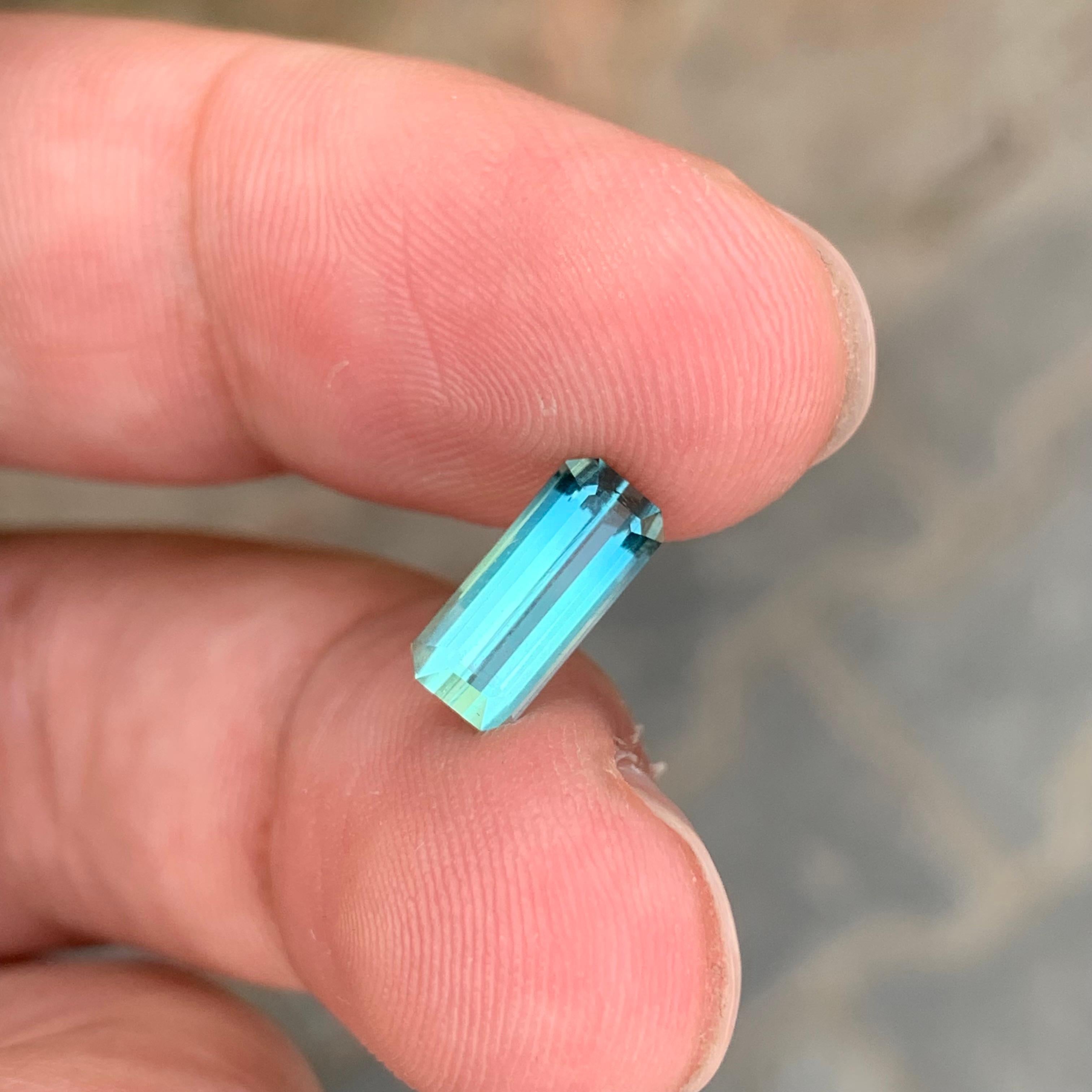 1.75 Karat natürlicher loser Parti Turmalin Smaragd Form Edelstein im Zustand „Neu“ im Angebot in Peshawar, PK