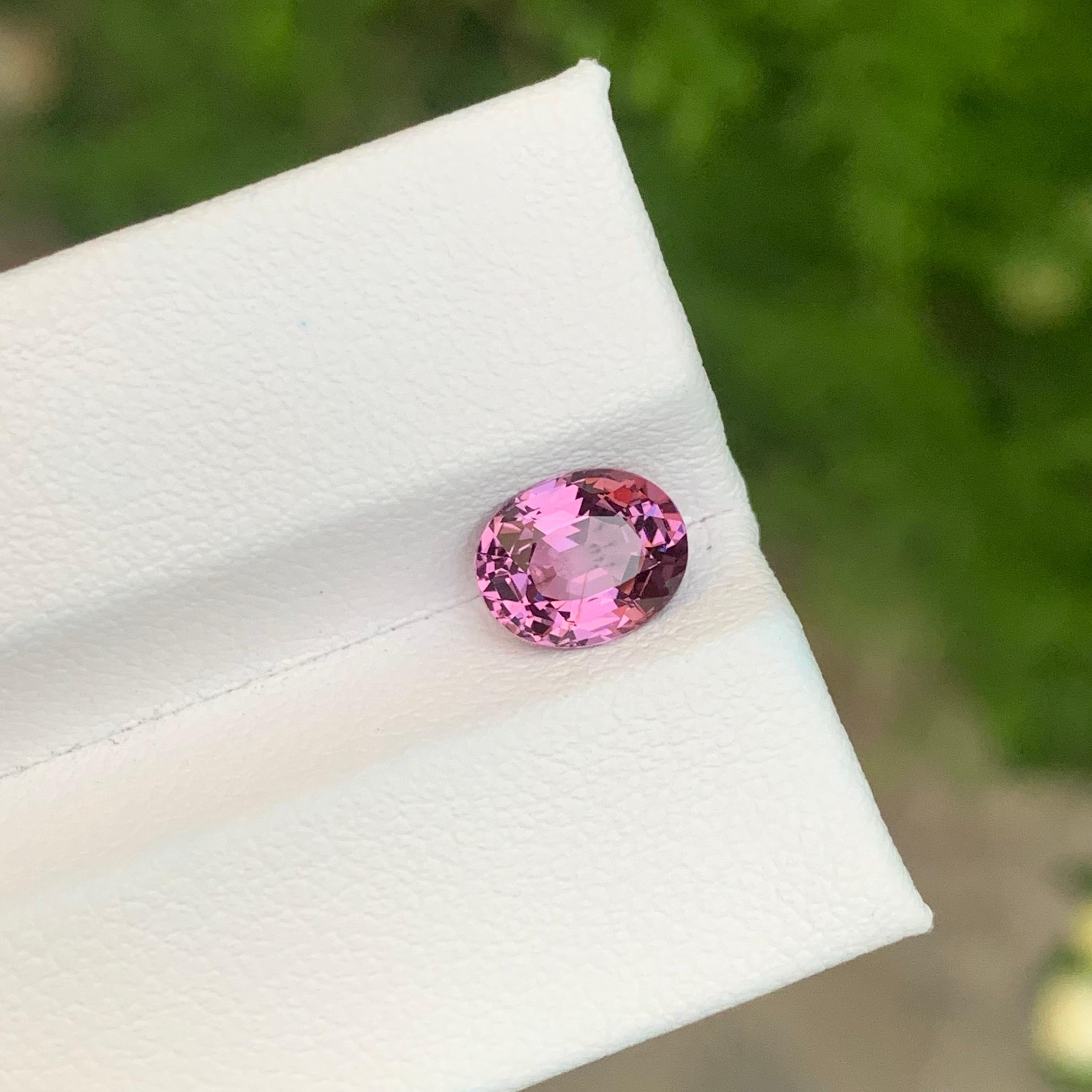 1,75 Karat Natürlicher loser rosa Spinell aus Tansanias Mine Afrika (Kissenschliff) im Angebot