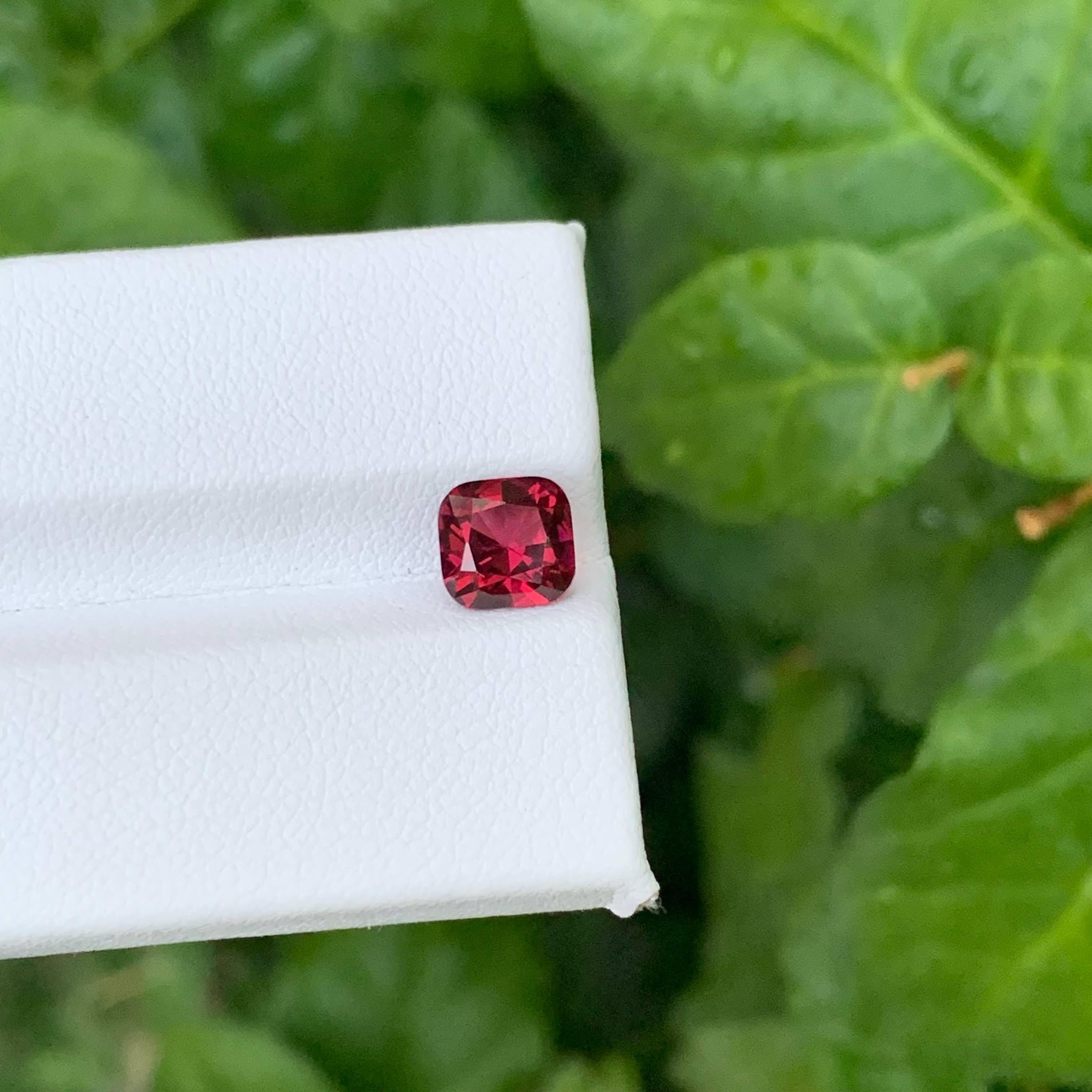 1,75 carati di granato rosso sfuso Nature Fancy Cushion Cut Gemma africana in vendita 1