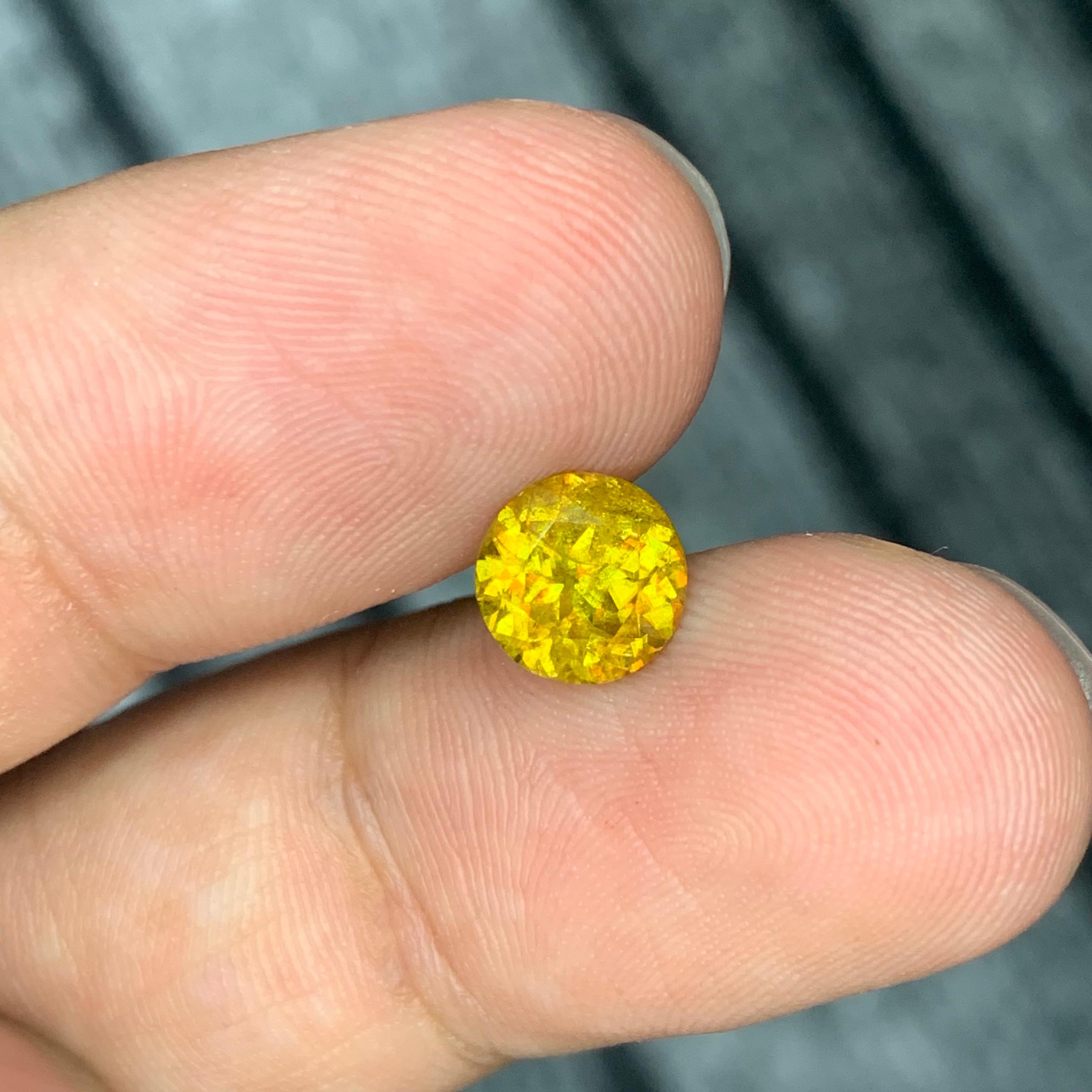 1,75 Karat natürlicher loser Sphene/Titanit runde Form Edelstein (Rundschliff) im Angebot