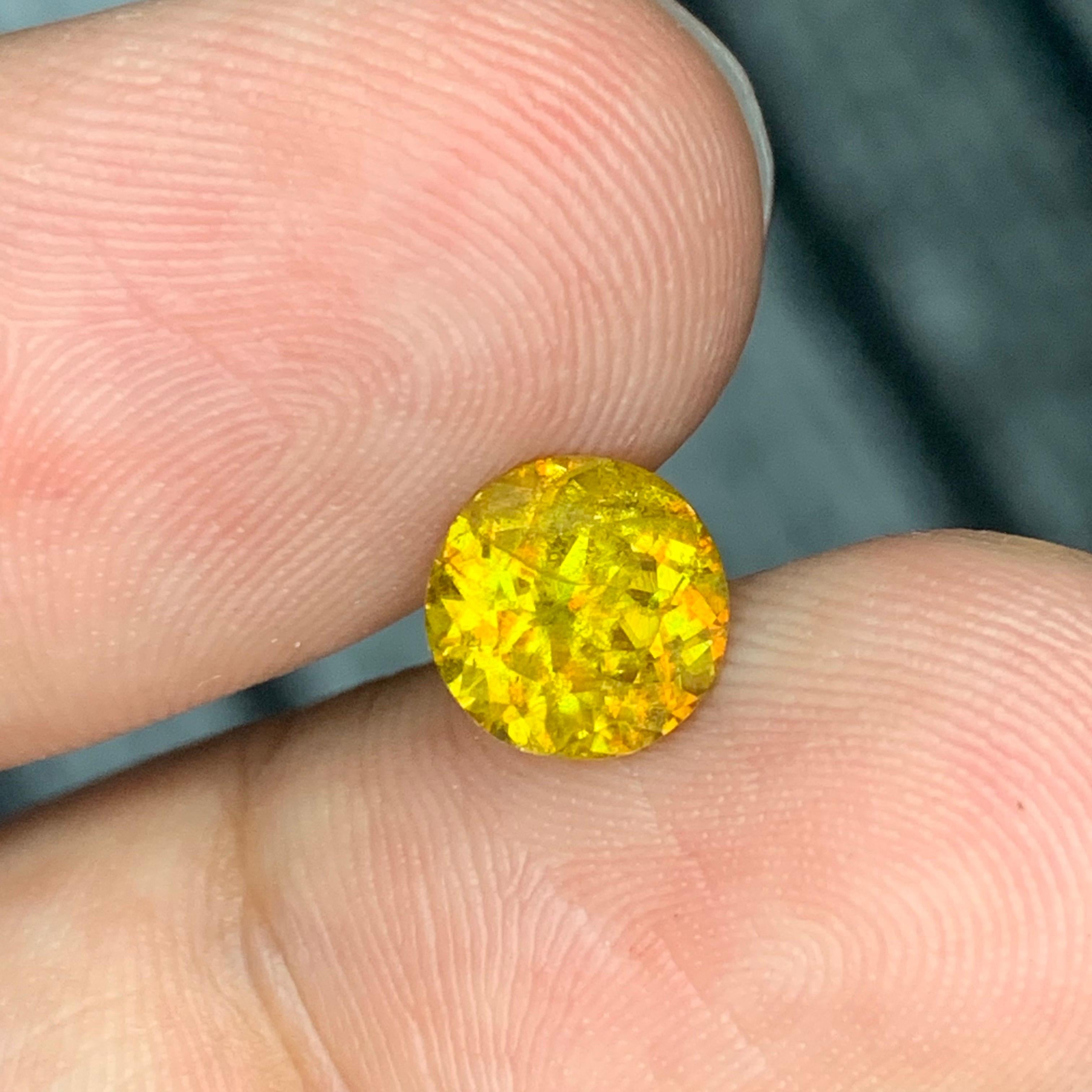 1,75 Karat natürlicher loser Sphene/Titanit runde Form Edelstein für Damen oder Herren im Angebot