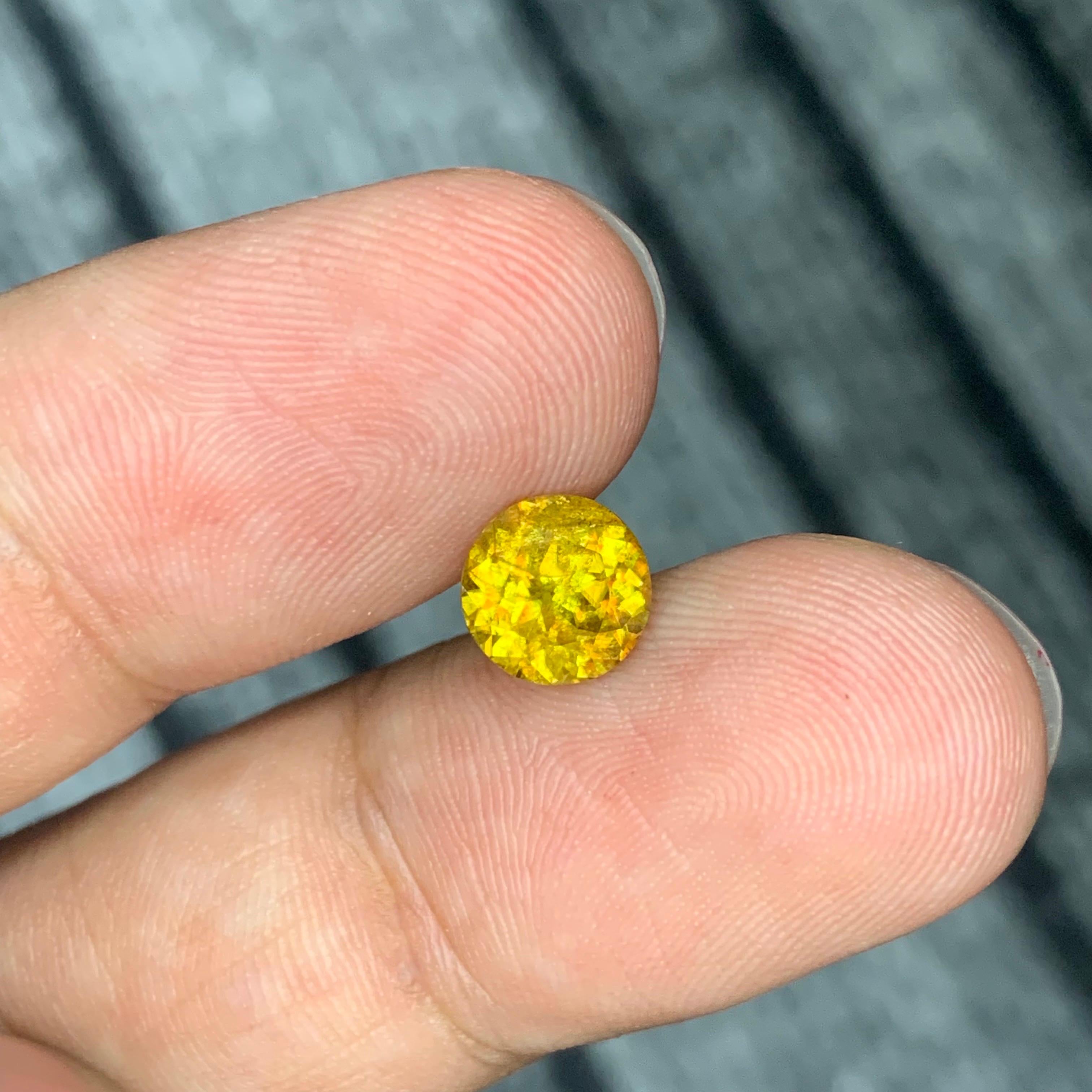1,75 Karat natürlicher loser Sphene/Titanit runde Form Edelstein im Angebot 1
