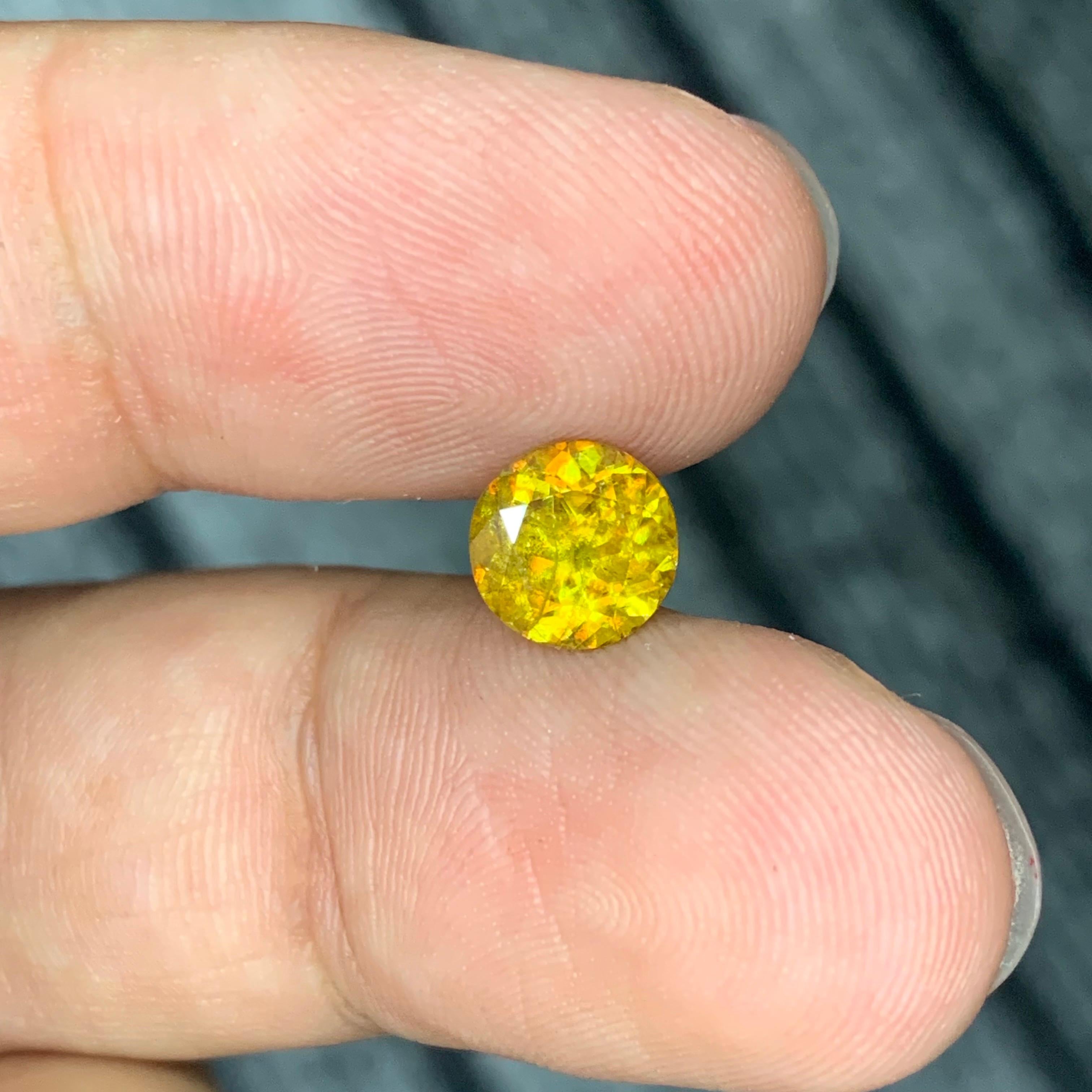 1,75 Karat natürlicher loser Sphene/Titanit runde Form Edelstein im Angebot 2