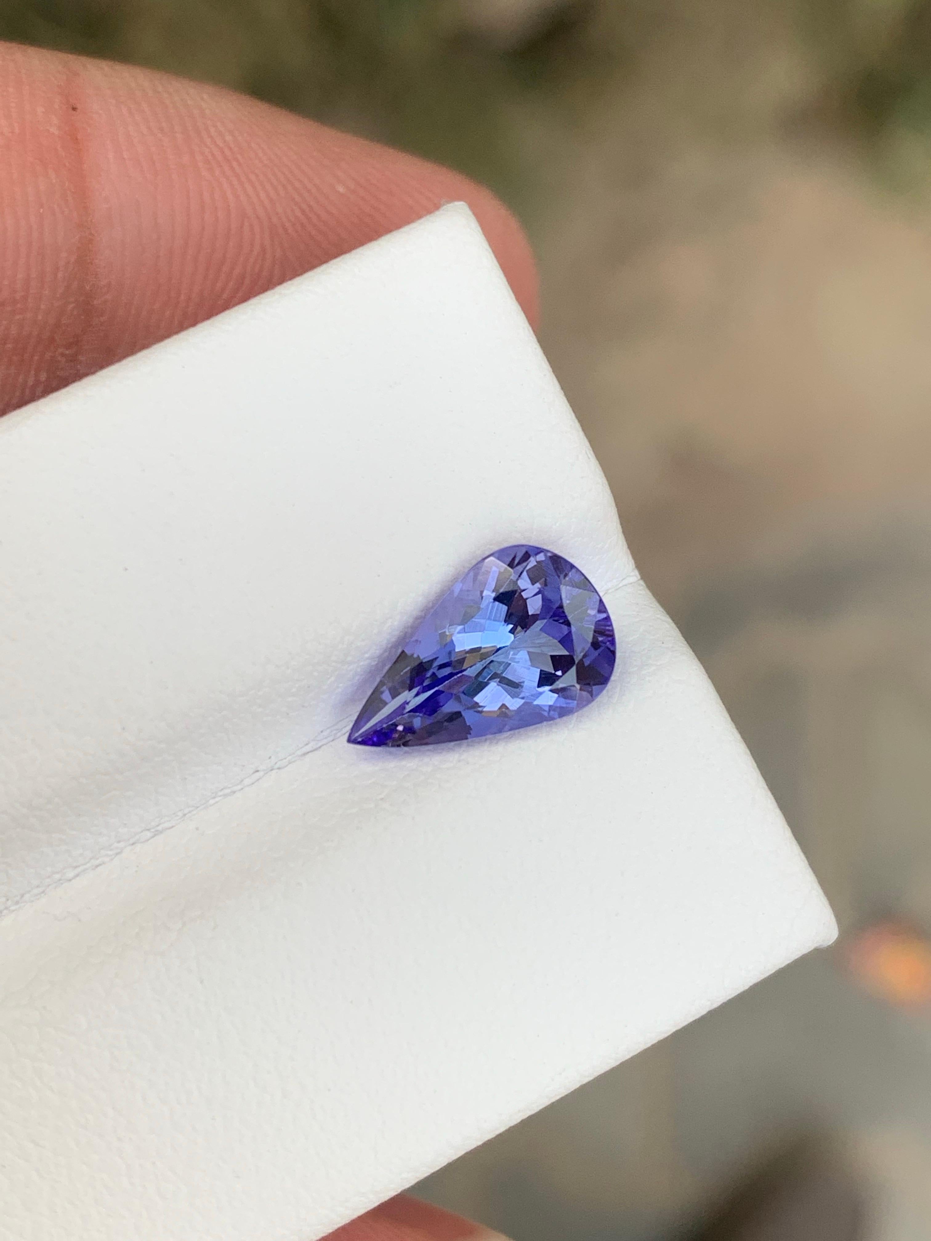 Arts and Crafts 1.75 carati di tanzanite naturale sfusa a forma di pera dalla Tanzania in vendita