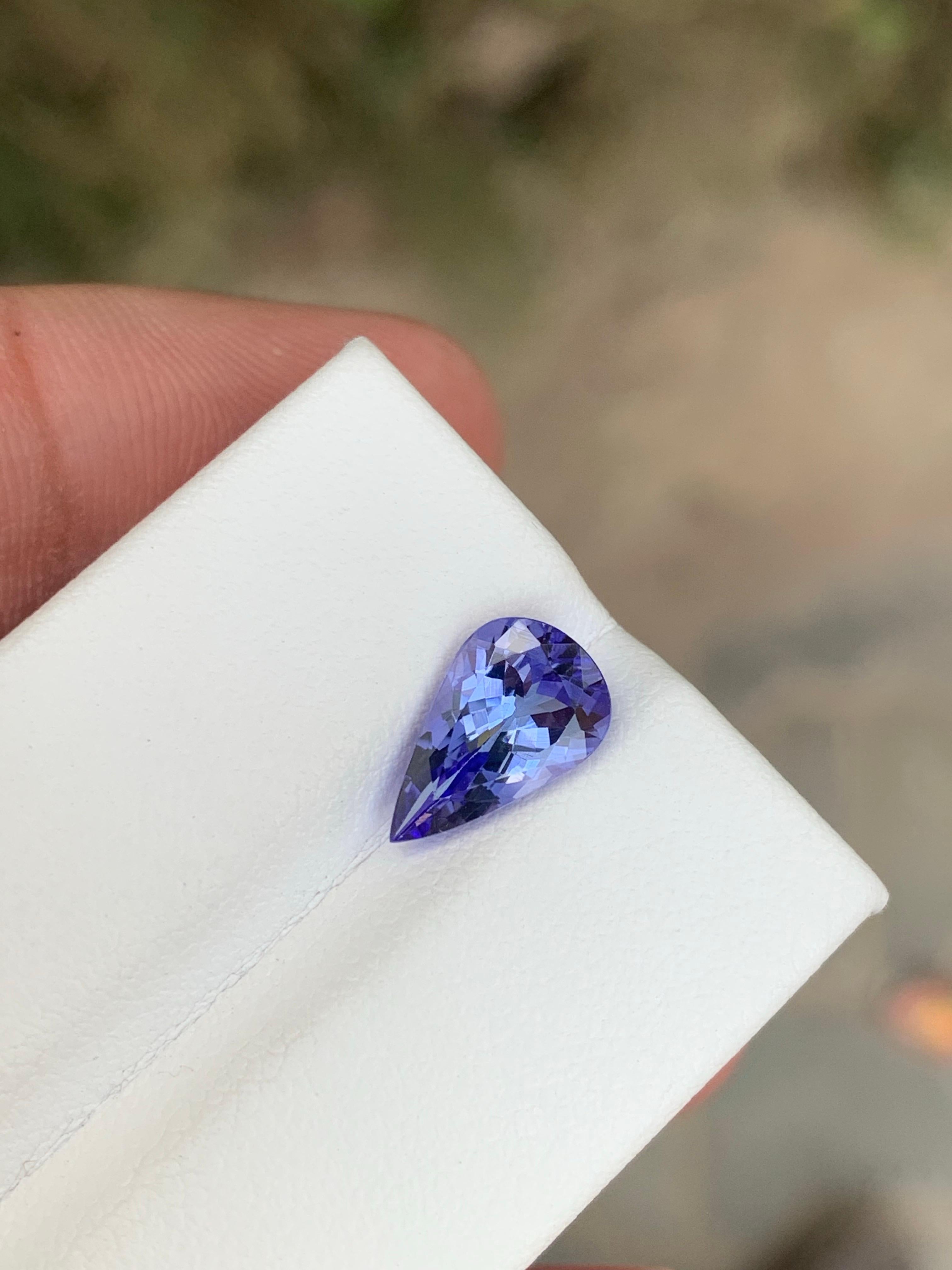 Taglio a goccia 1.75 carati di tanzanite naturale sfusa a forma di pera dalla Tanzania in vendita