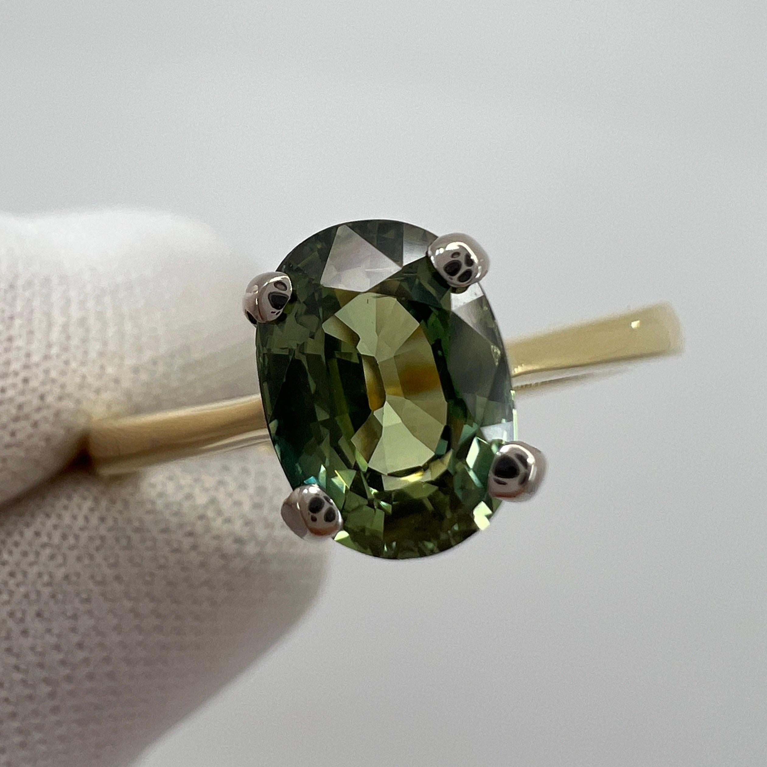 1,75 Karat natürlicher lebhaft grüner Saphir im Ovalschliff 18 Karat Gold Solitär Ring 7
