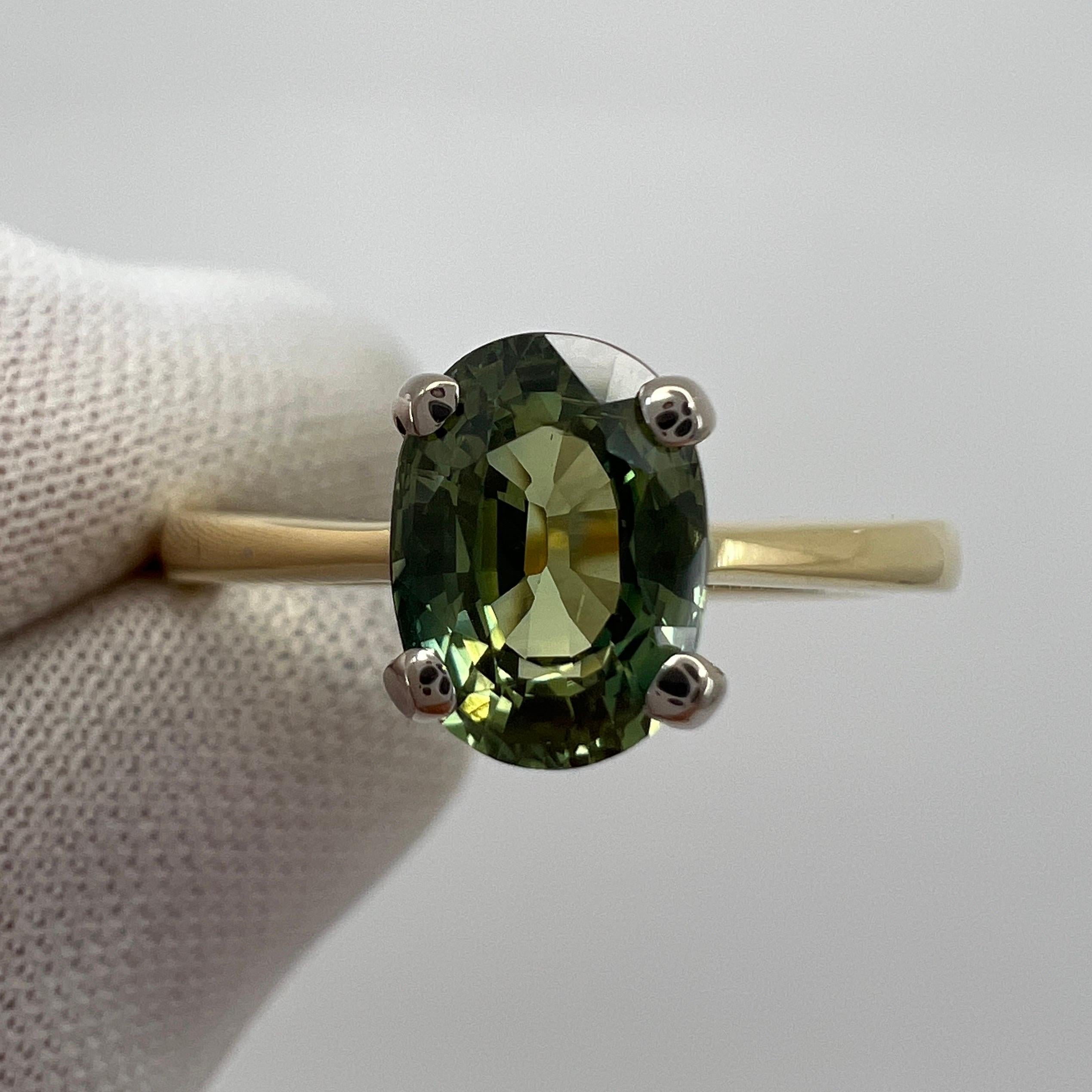 1,75 Karat natürlicher lebhaft grüner Saphir im Ovalschliff 18 Karat Gold Solitär Ring 3