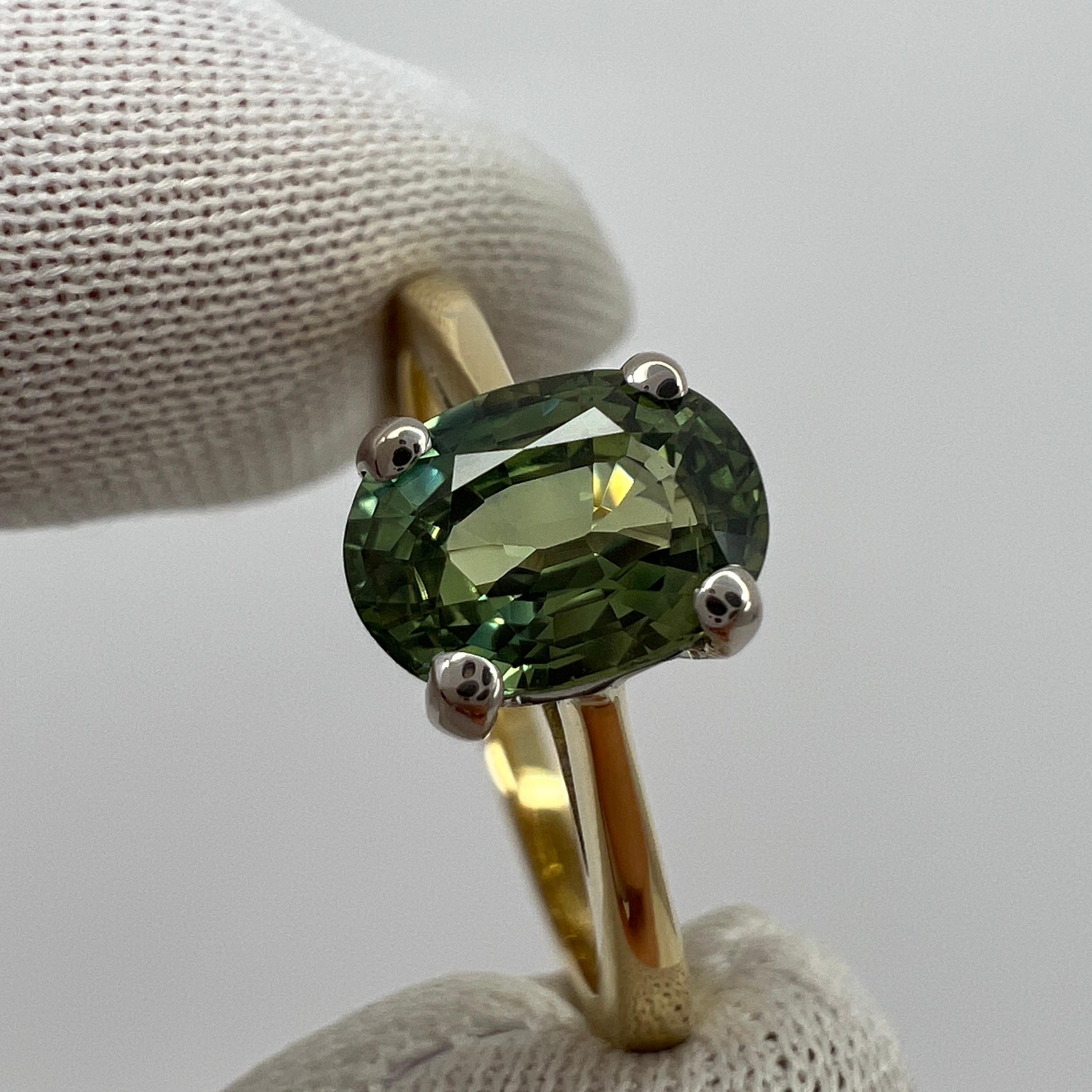 1,75 Karat natürlicher lebhaft grüner Saphir im Ovalschliff 18 Karat Gold Solitär Ring 4