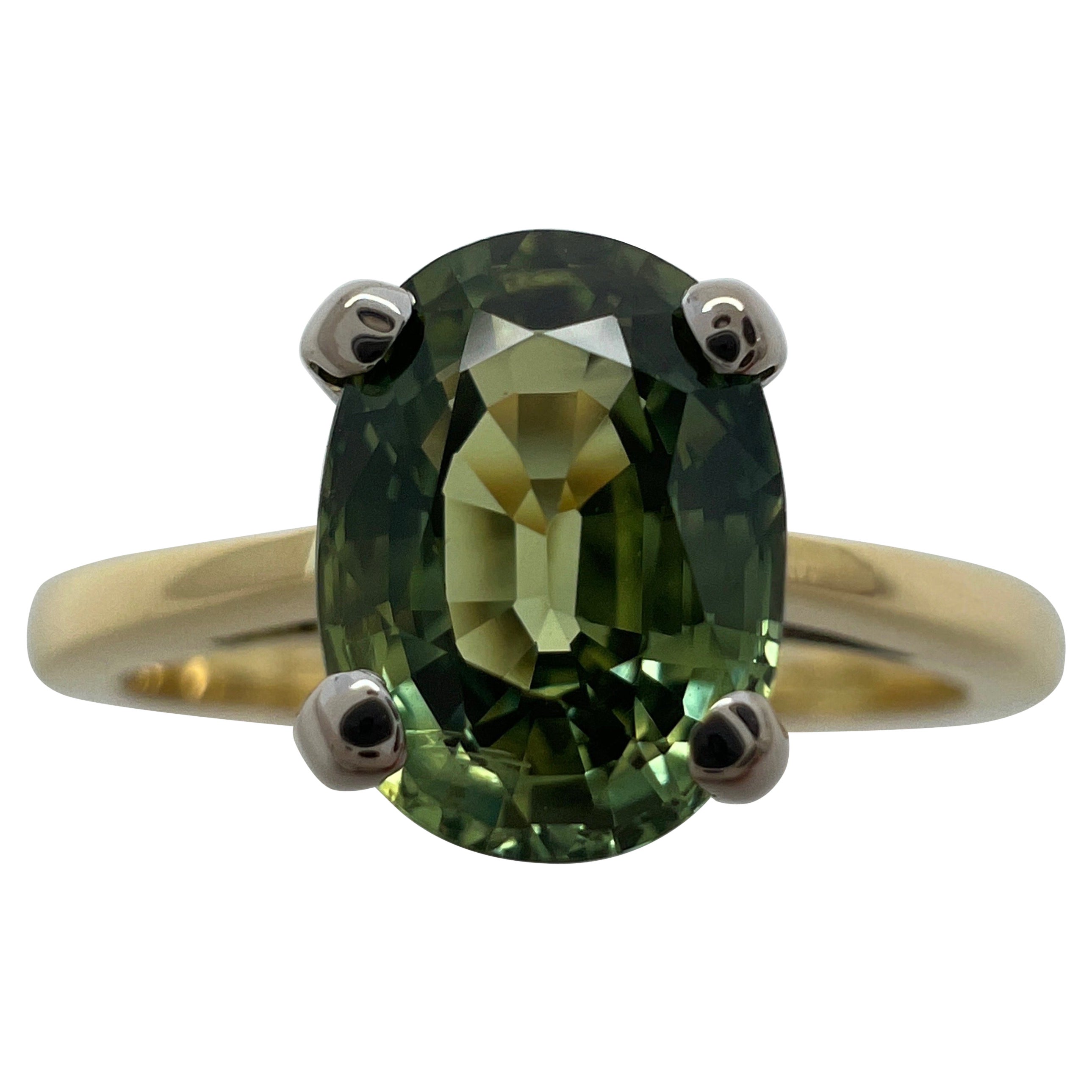 1,75 Karat natürlicher lebhaft grüner Saphir im Ovalschliff 18 Karat Gold Solitär Ring