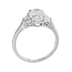 Anillo de compromiso de diamantes talla brillante oval de 1,75 quilates