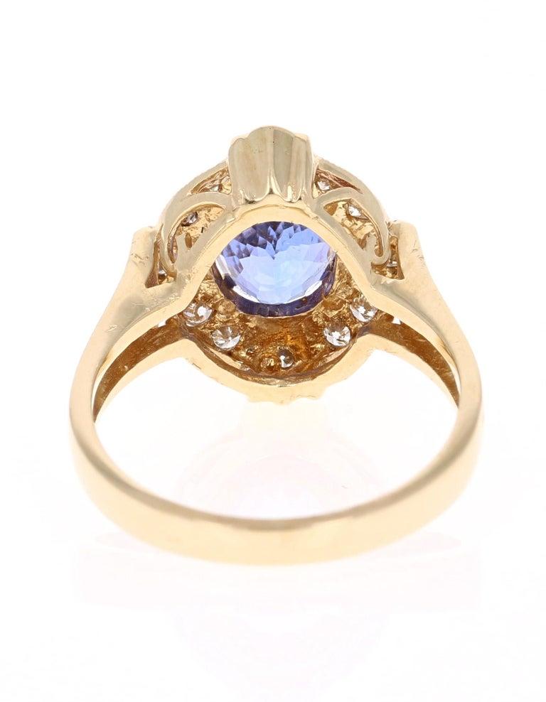 Taille ovale Bague en or jaune 14 carats avec tanzanite taille ovale de 1,75 carat et diamants en vente