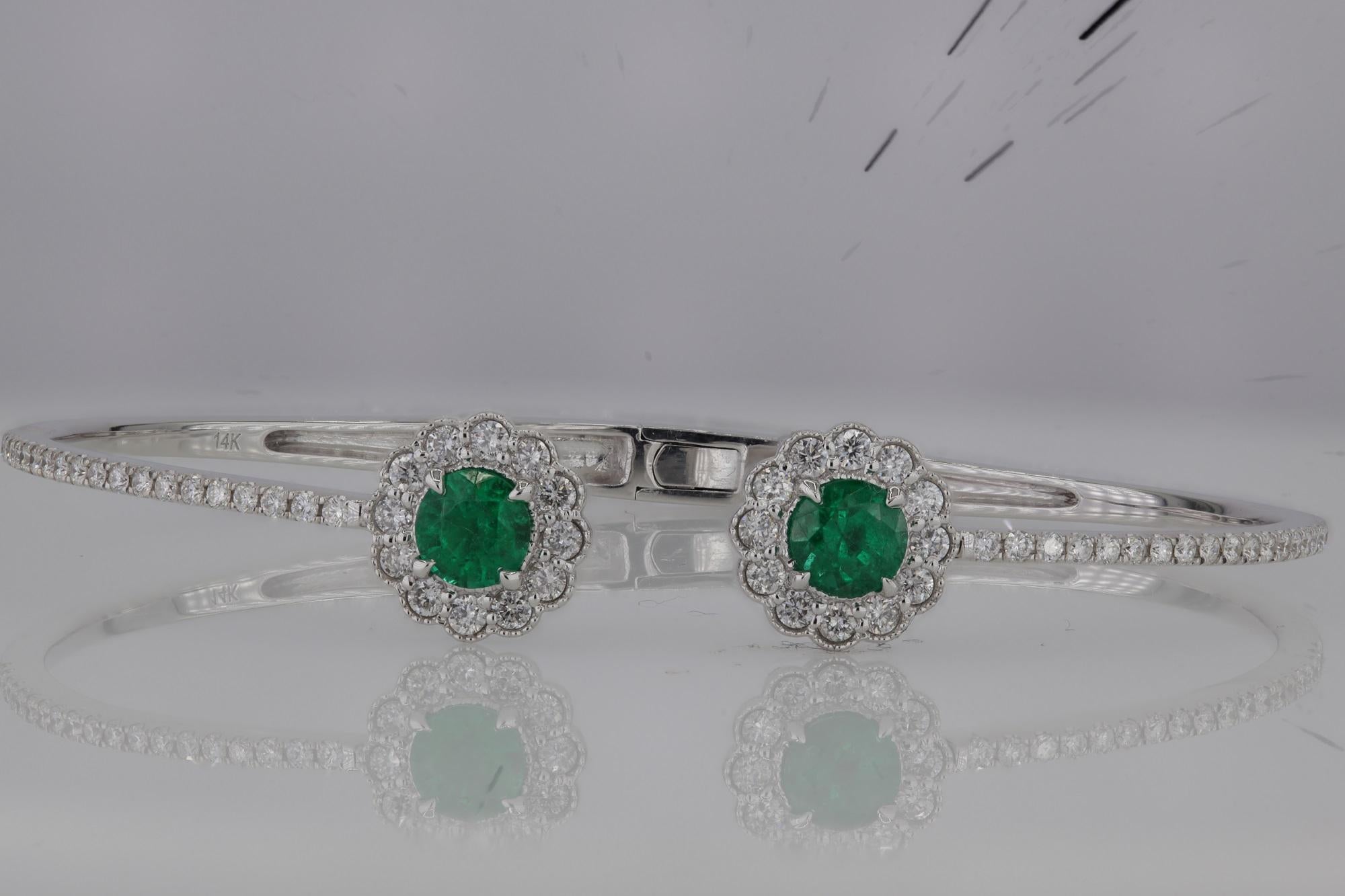 1.75 Carat Round Cut Emerald and Natural Diamond Flower Bangle in 14W ref188 For Sale 1