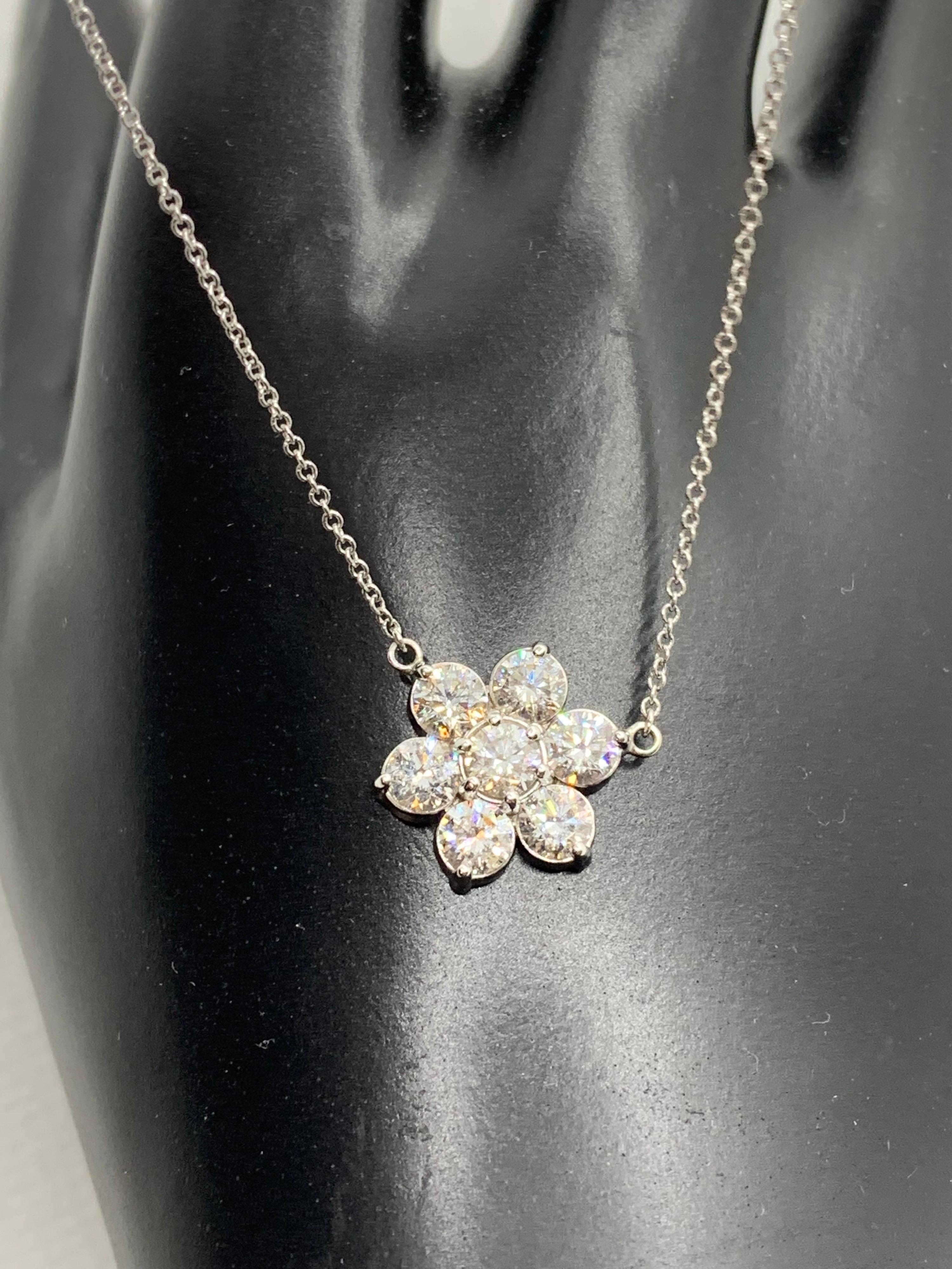 1.75 Carat Round Diamond Flower Cluster Pendant In New Condition For Sale In New York, NY