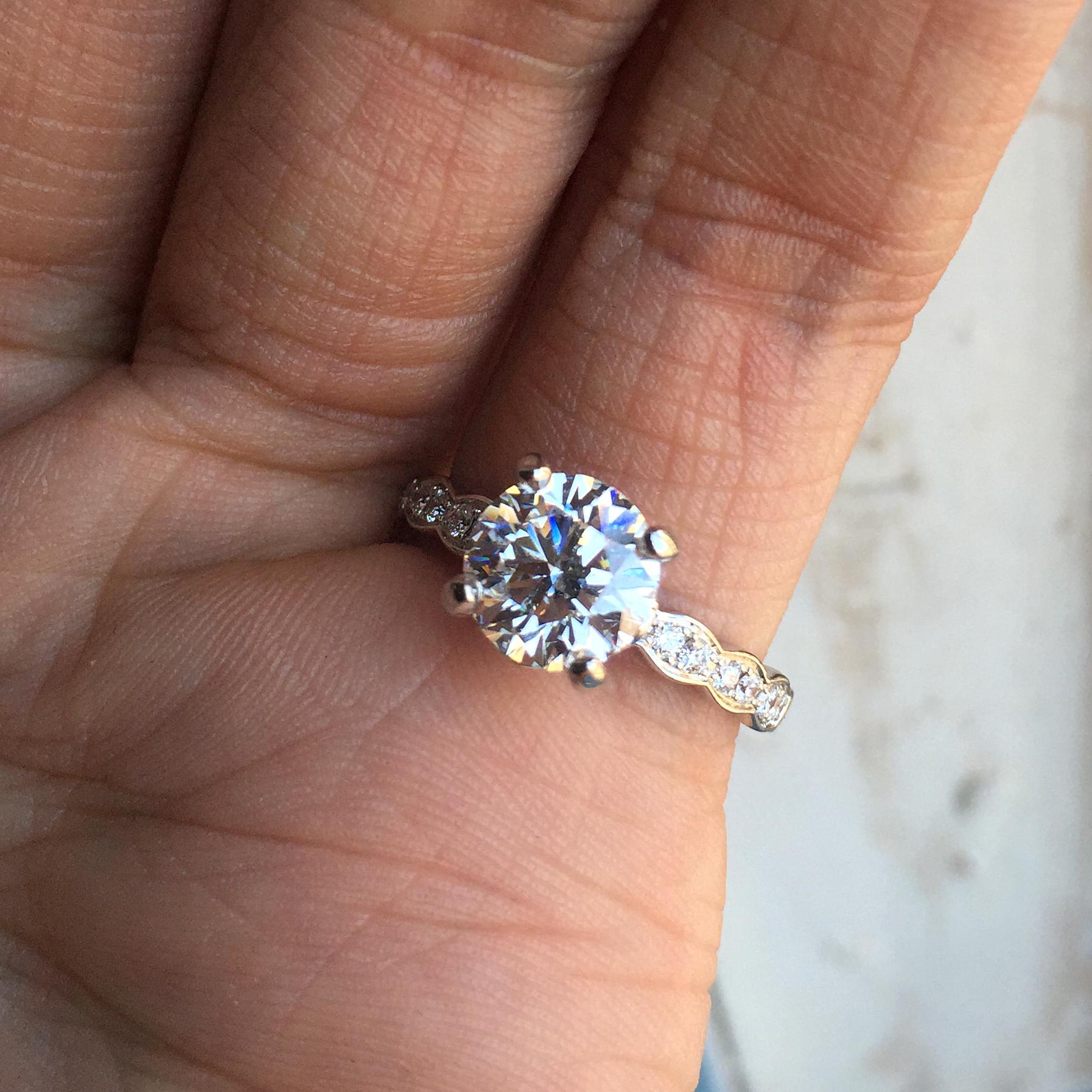 1,75 Karat Runder H VS2 Diamant Halo Verlobungsring 14 Karat, Ben Dannie im Zustand „Neu“ im Angebot in West Hollywood, CA