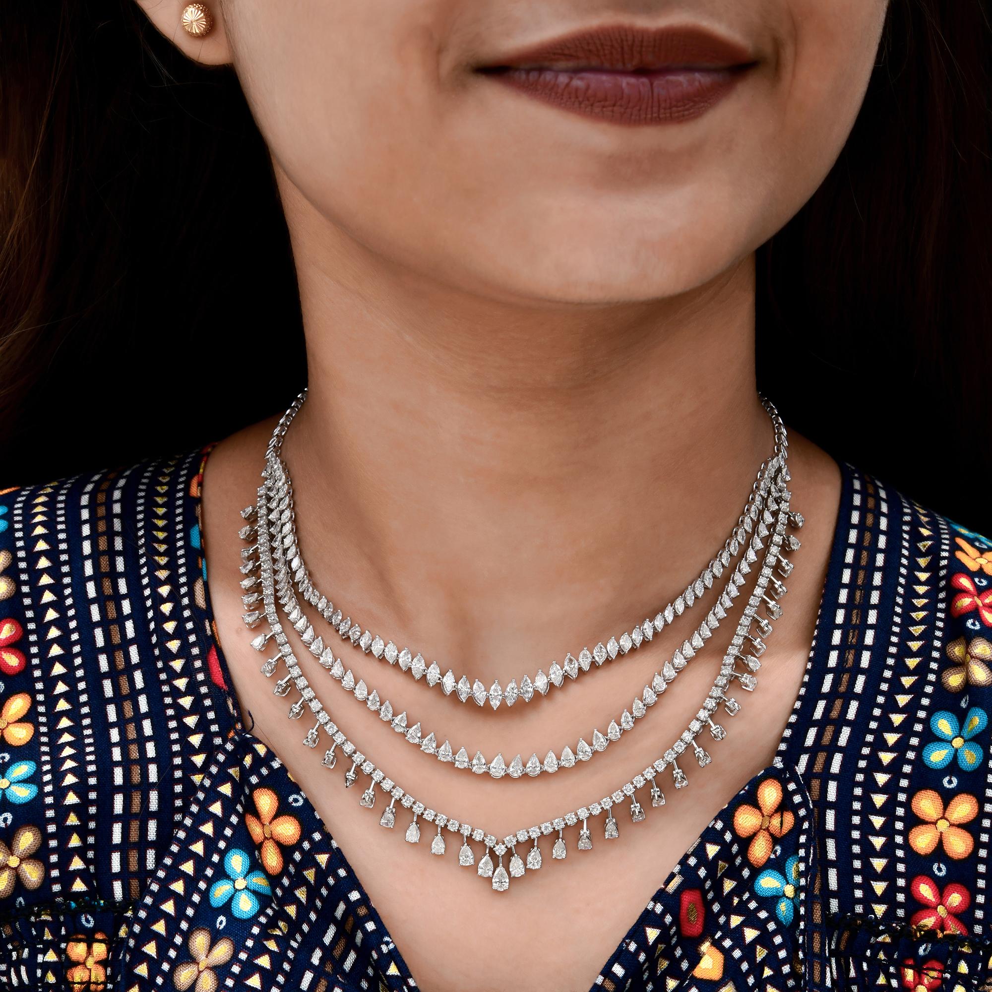 Questa collana multifilare in oro bianco 14 carati da 17,5 carati SI Clarity HI Color Diamond presenta tre strati di diamanti: uno con taglio marquise, un secondo con diamanti taglio pera e un terzo strato con diamanti taglio rotondo con diamanti