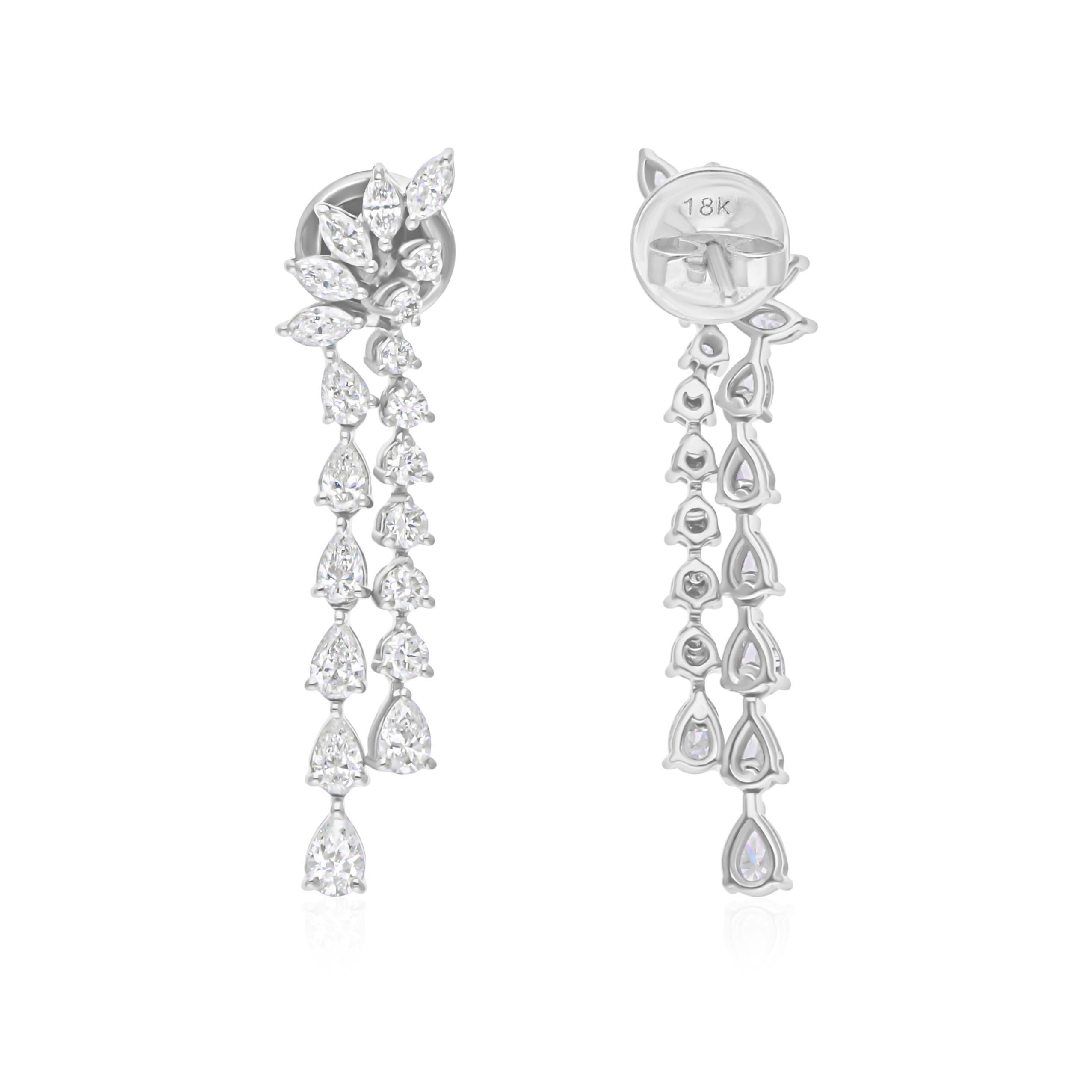 Realizzati in oro a 18 carati, questi squisiti orecchini sono impreziositi da 1,75 carati di diamanti scintillanti.

Segui la vetrina di Spectrum Jewels per vedere le ultime collezioni e i pezzi esclusivi. Spectrum Jewels è orgoglioso di essere