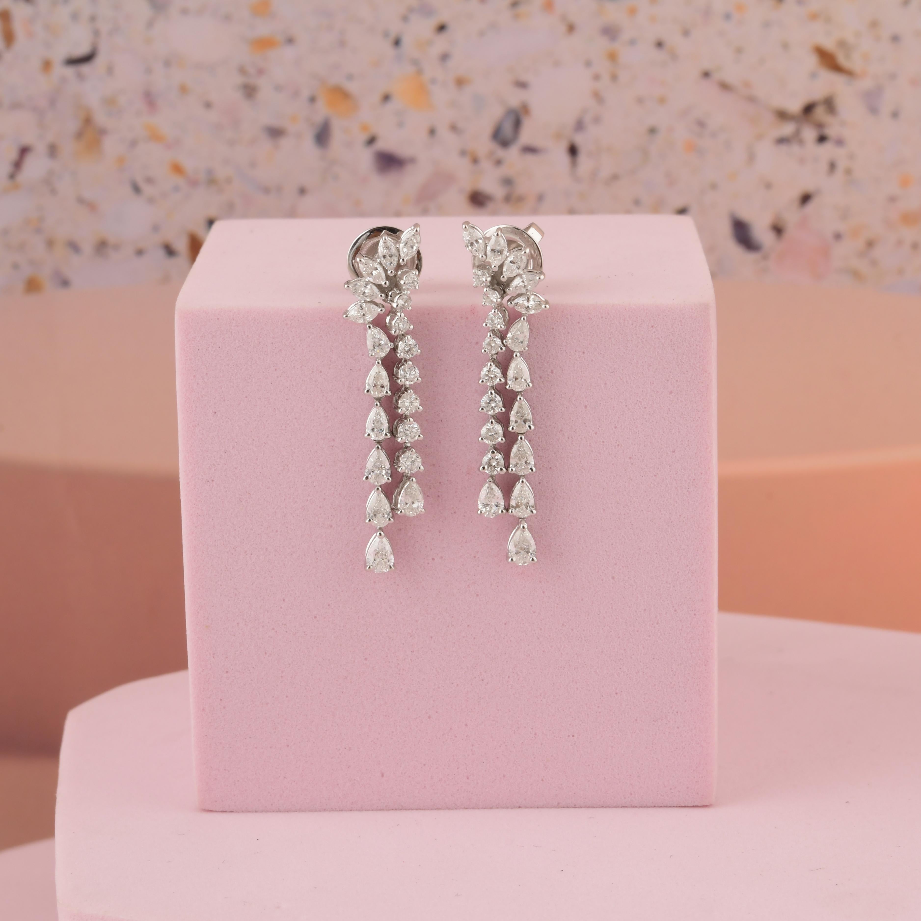 Moderno Orecchini a pendente con diamante multi brillante da 1,75 carati SI/H Oro bianco 18 carati in vendita