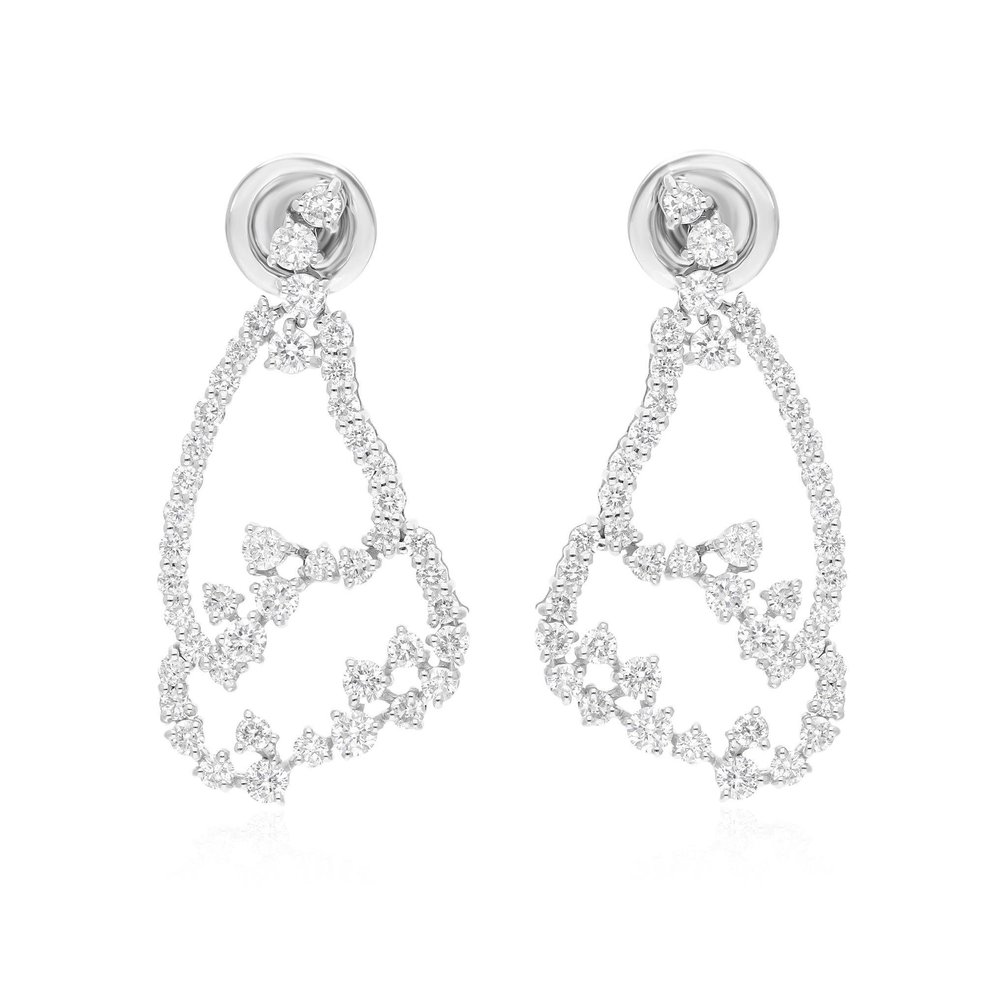 Coulées dans de l'or 14 carats, ces boucles d'oreilles exquises sont serties de 1,75 carats de diamants étincelants.

Suivez la vitrine de Spectrum Jewels pour découvrir la dernière collection et les pièces exclusives. Spectrum Jewels est fièrement