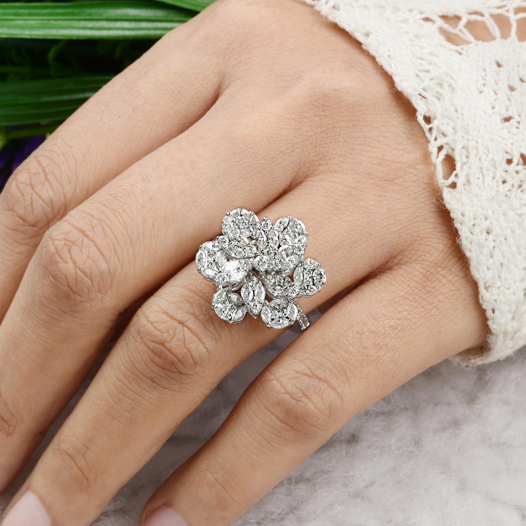 Moderne Bague fleur en or blanc 18 carats avec diamants ronds marquises SI/HI de 1,75 carat en vente