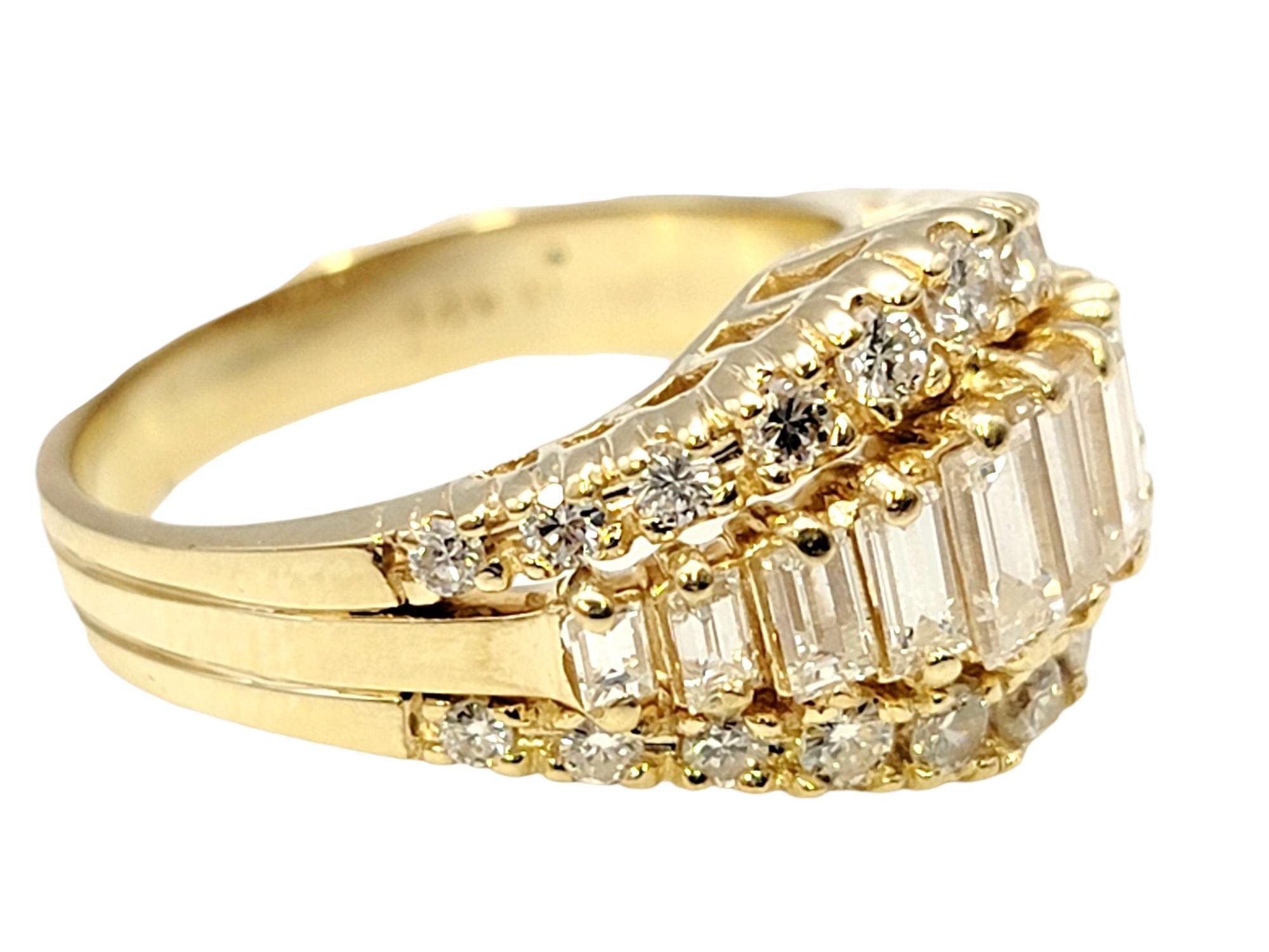 1,75 Karat Gesamt Baguette und runder Diamant 3 Row Band Ring 18 Karat Gelbgold (Baguetteschliff)