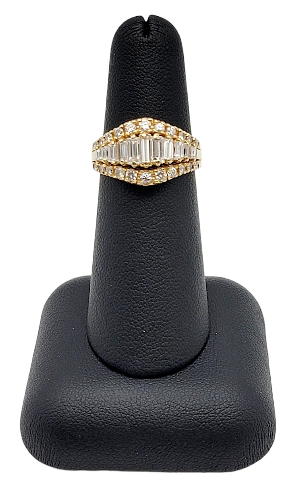 1,75 Karat Gesamt Baguette und runder Diamant 3 Row Band Ring 18 Karat Gelbgold 3