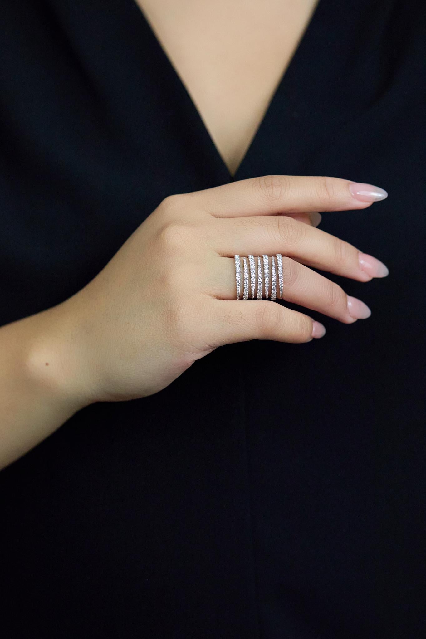 1,75 Karat dreifach gewirbelter Diamant-Mode-Ring aus Weißgold im Zustand „Neu“ im Angebot in New York, NY