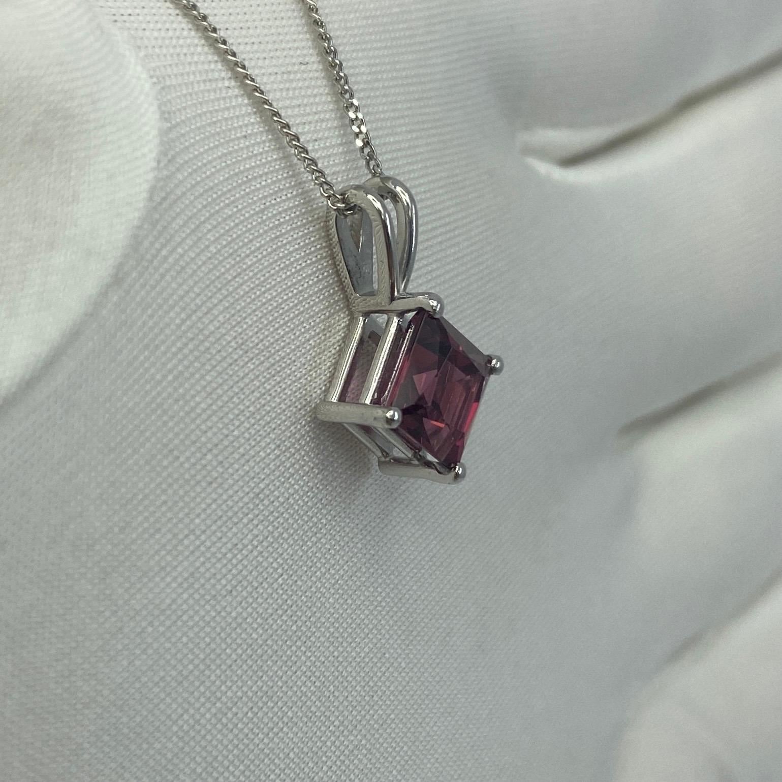 Collier pendentif en platine 950 avec grenat rhodolite rose vif et violet de 1,75 carat en vente 4