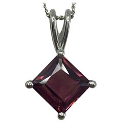 Collana con ciondolo in platino 950 da 1,75 carati di granato rodolite viola e rosa vivo