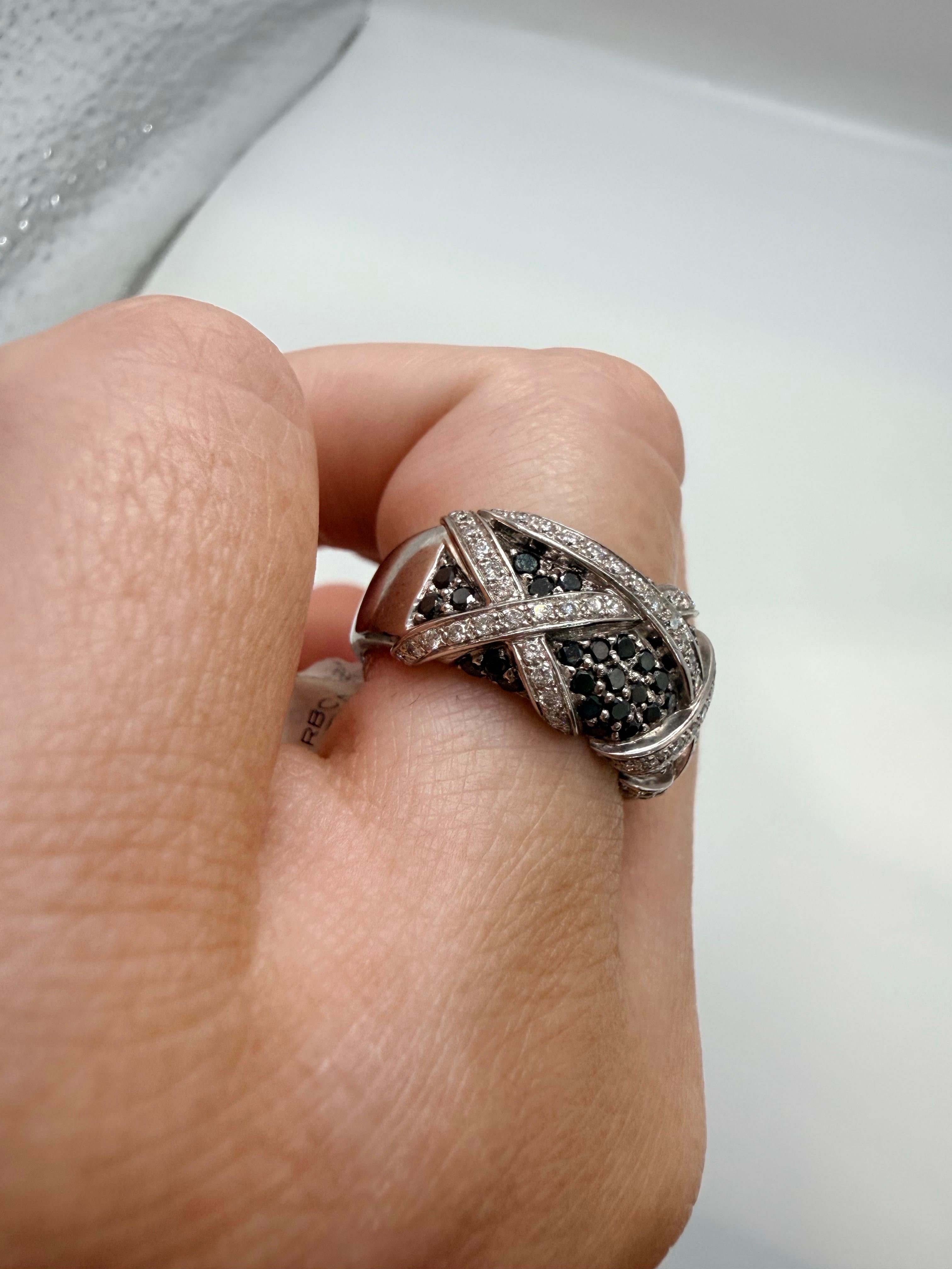 Anello con diamante bianco e nero da 1,75 carati in oro 18KT in vendita 1