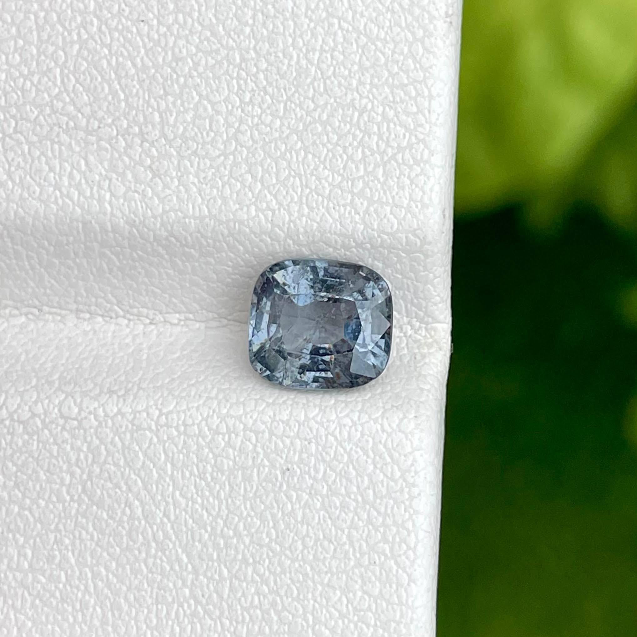 Pierre précieuse naturelle de spinelle birmane non sertie grise taille coussin de 1,75 carat Neuf - En vente à Bangkok, TH